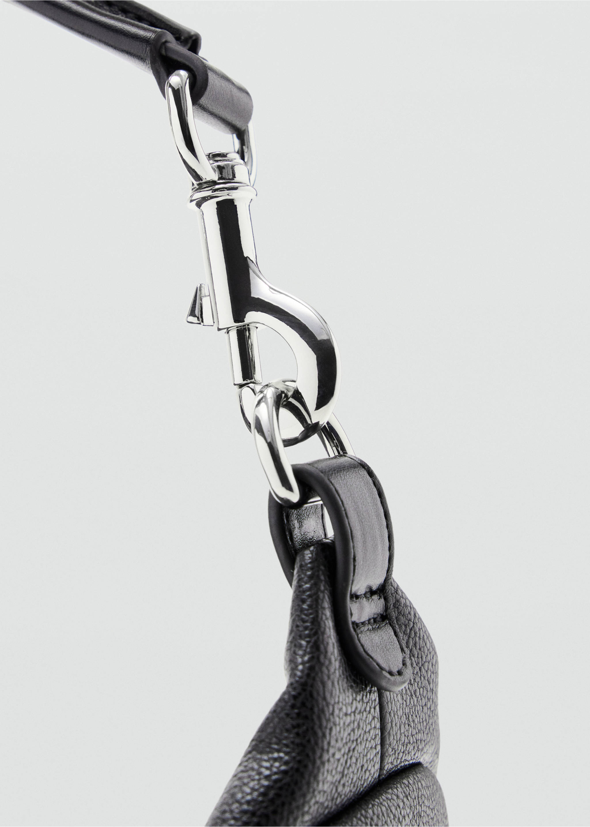 Shoulder bag with pocket - Details of the article 2, Black. Ref: 37044794-00.