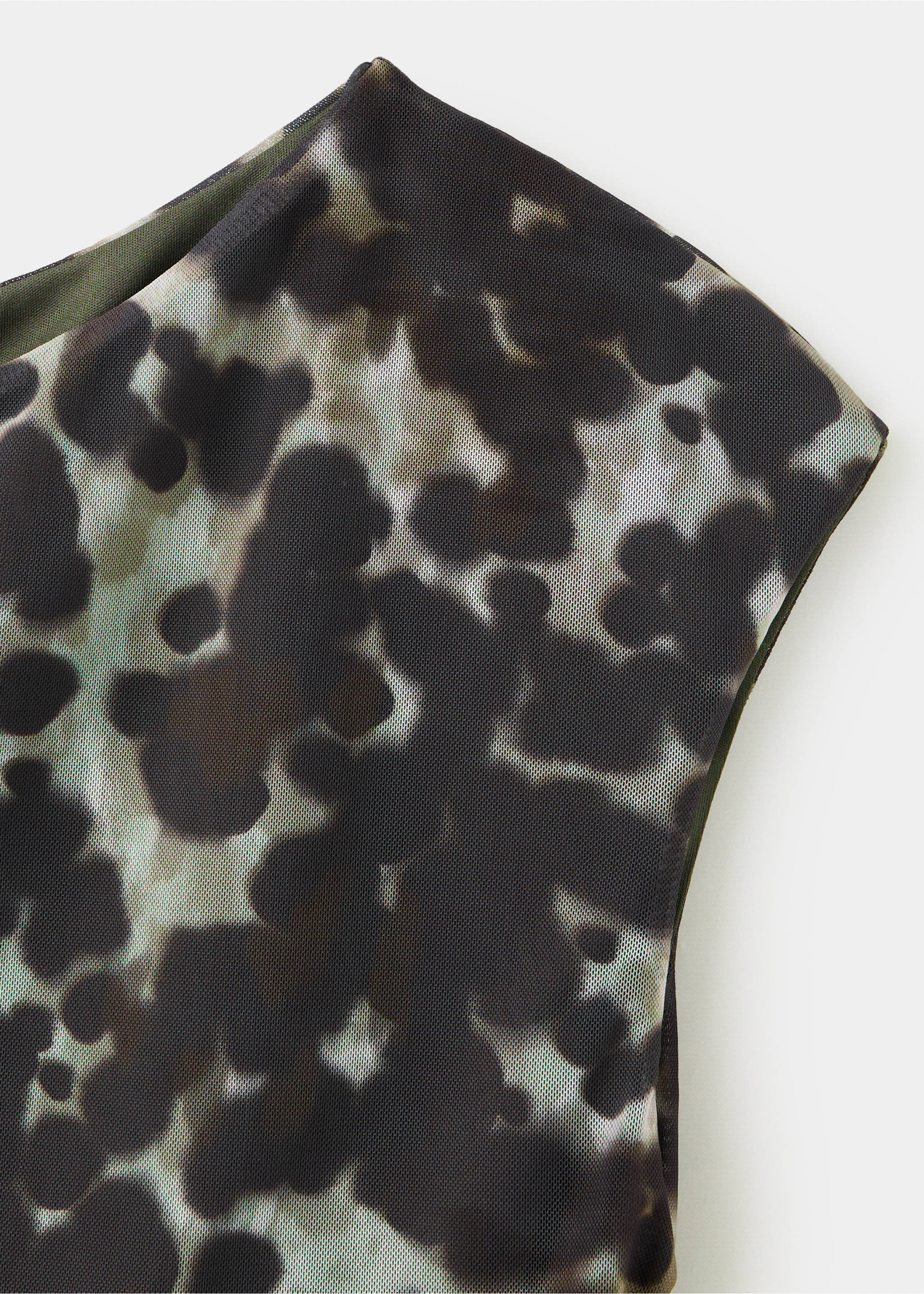 Asymmetric printed top - Details of the article 8, Grey. Ref: 37044798-00.