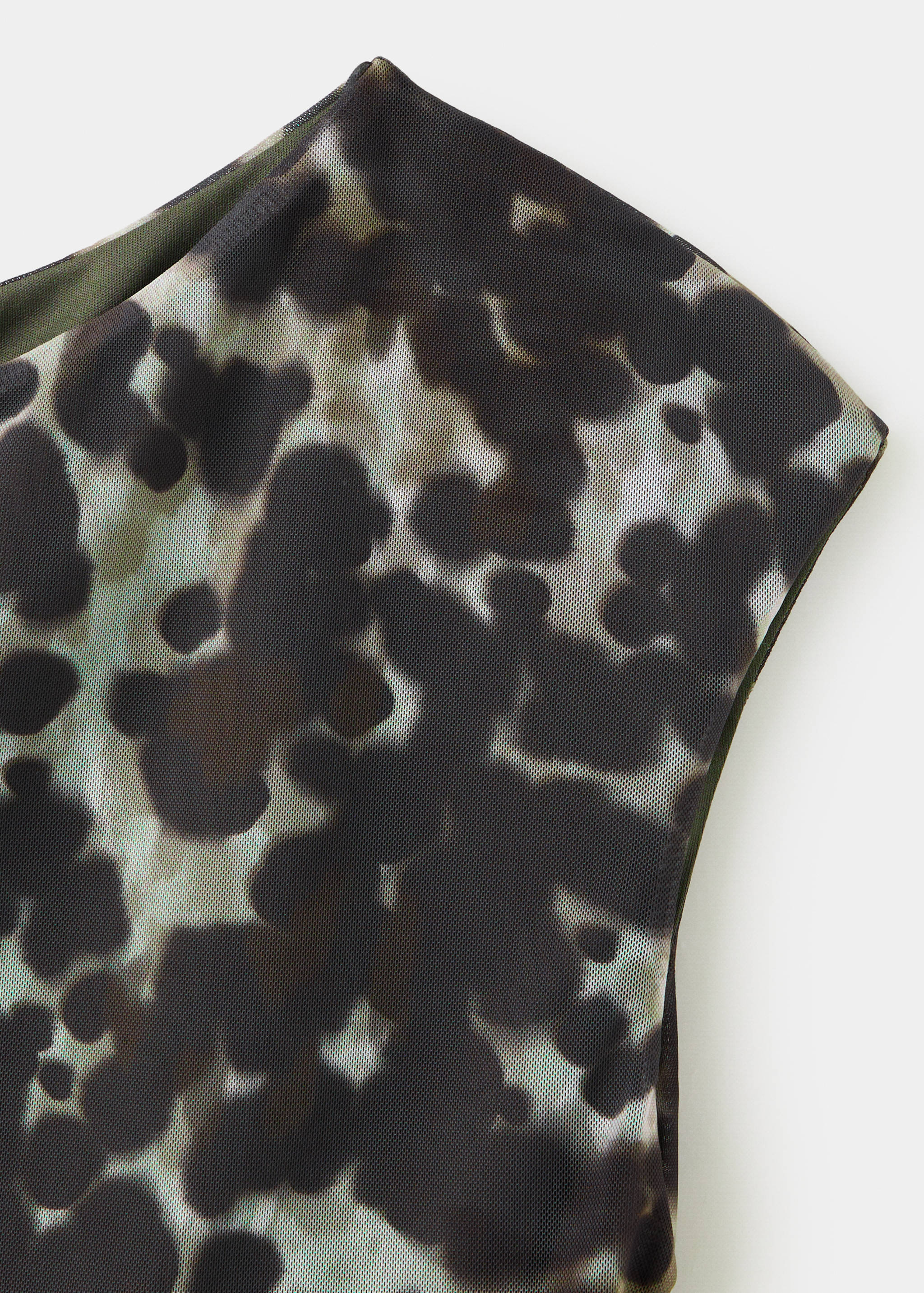 Asymmetric printed top - Details of the article 8