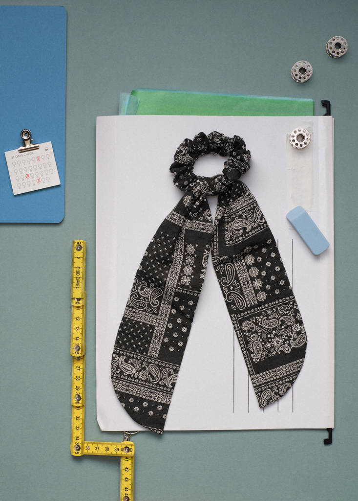 Paisley print hair tie — Charcoal
