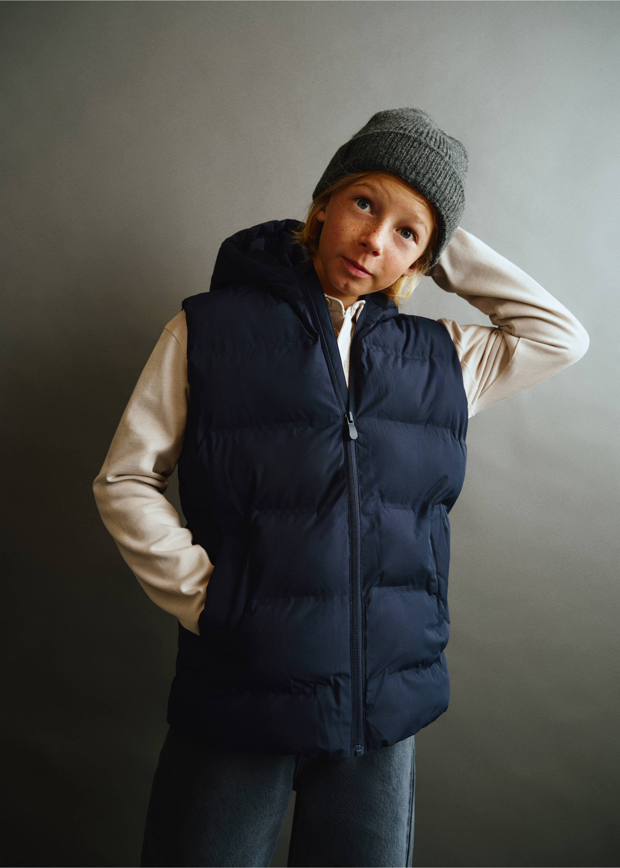 Quilted gilet with hood - Medium plane, Navy. Ref: 37045151-00.