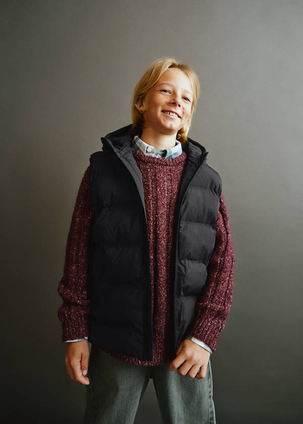 Quilted gilet with hood — Black