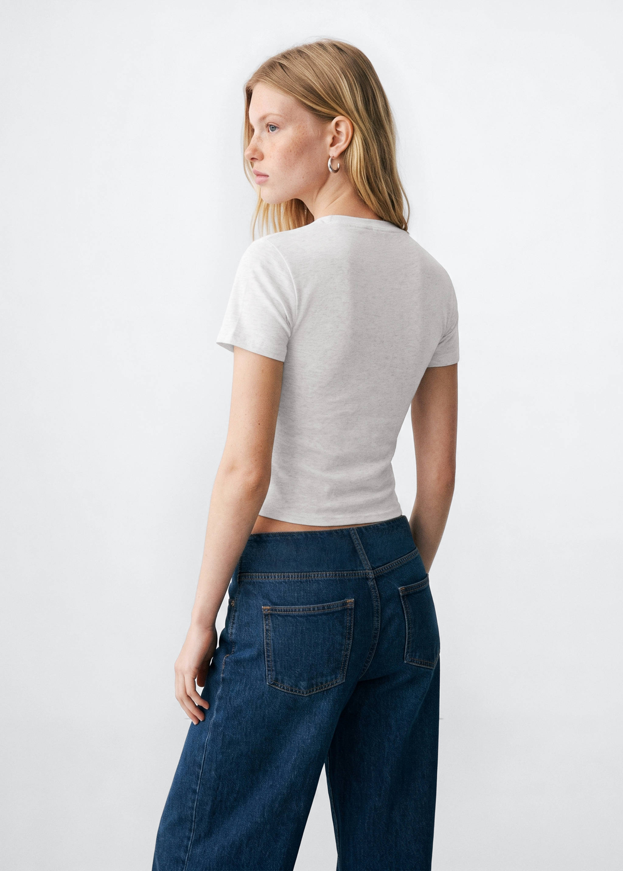 Slim-fit short-sleeved T-shirt - Reverse of the article