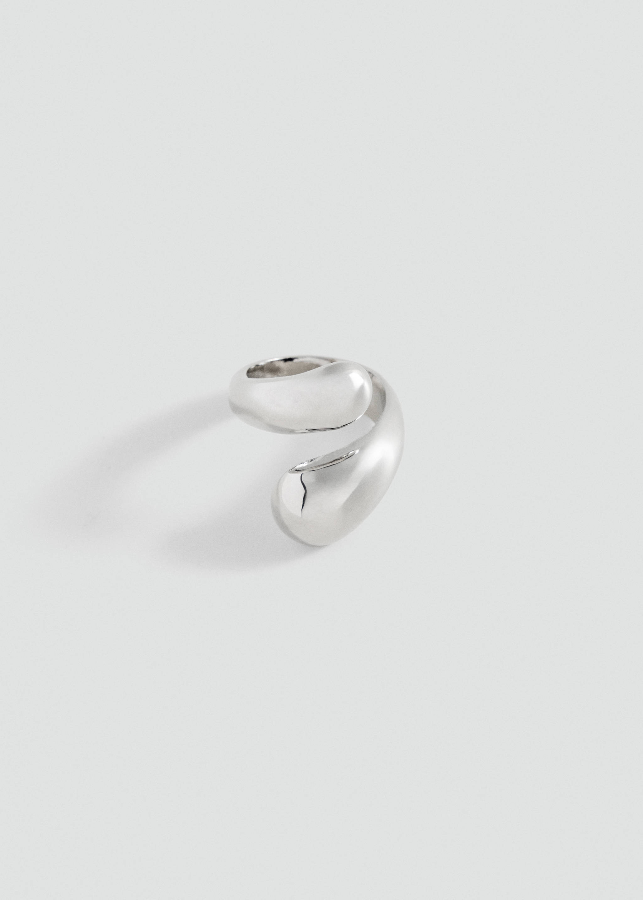Silver-coloured organic wrap-around ring in a polished finish.