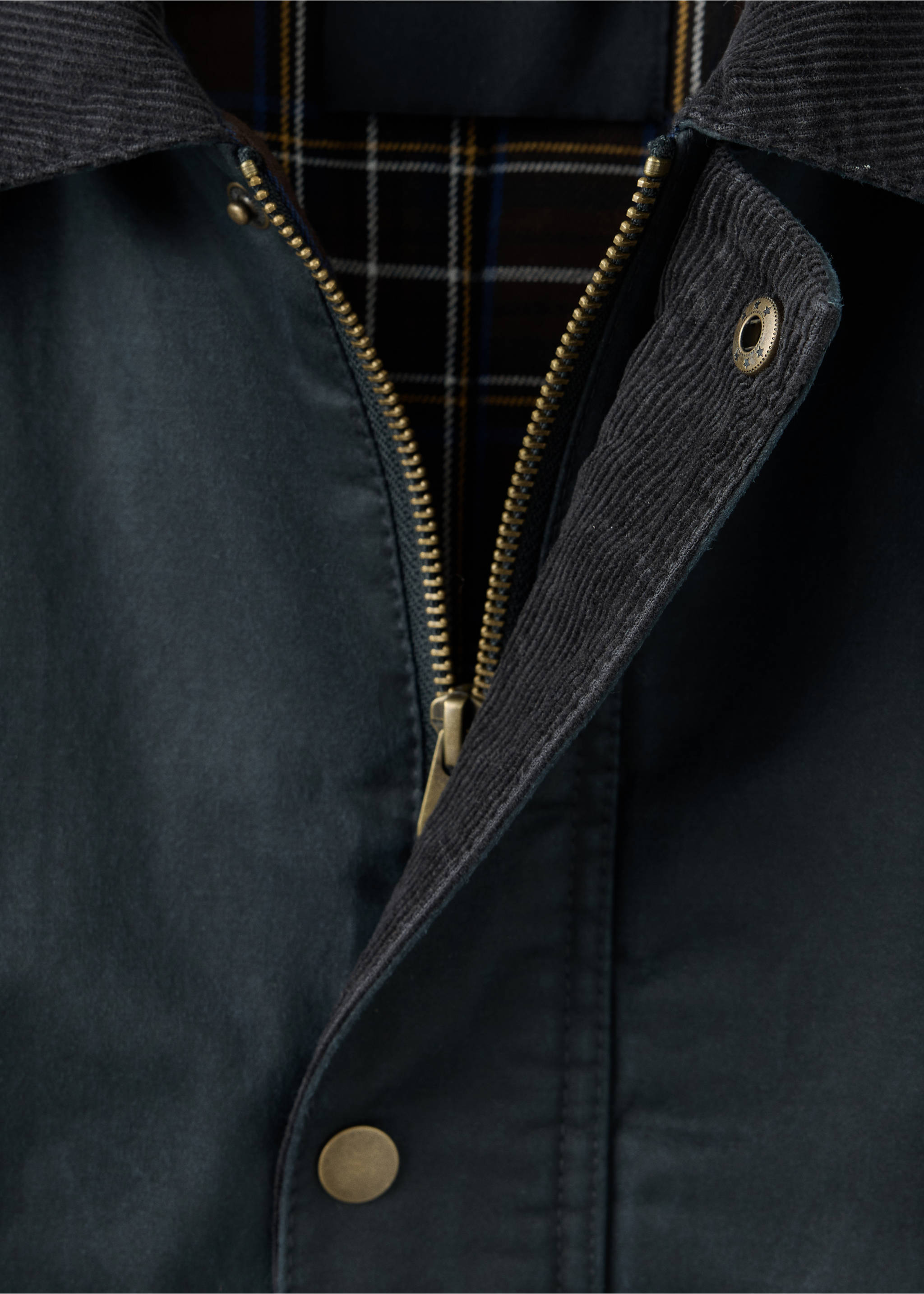 Parka with contrasting collar - Details of the article 8, Navy. Ref: 37045840-00.
