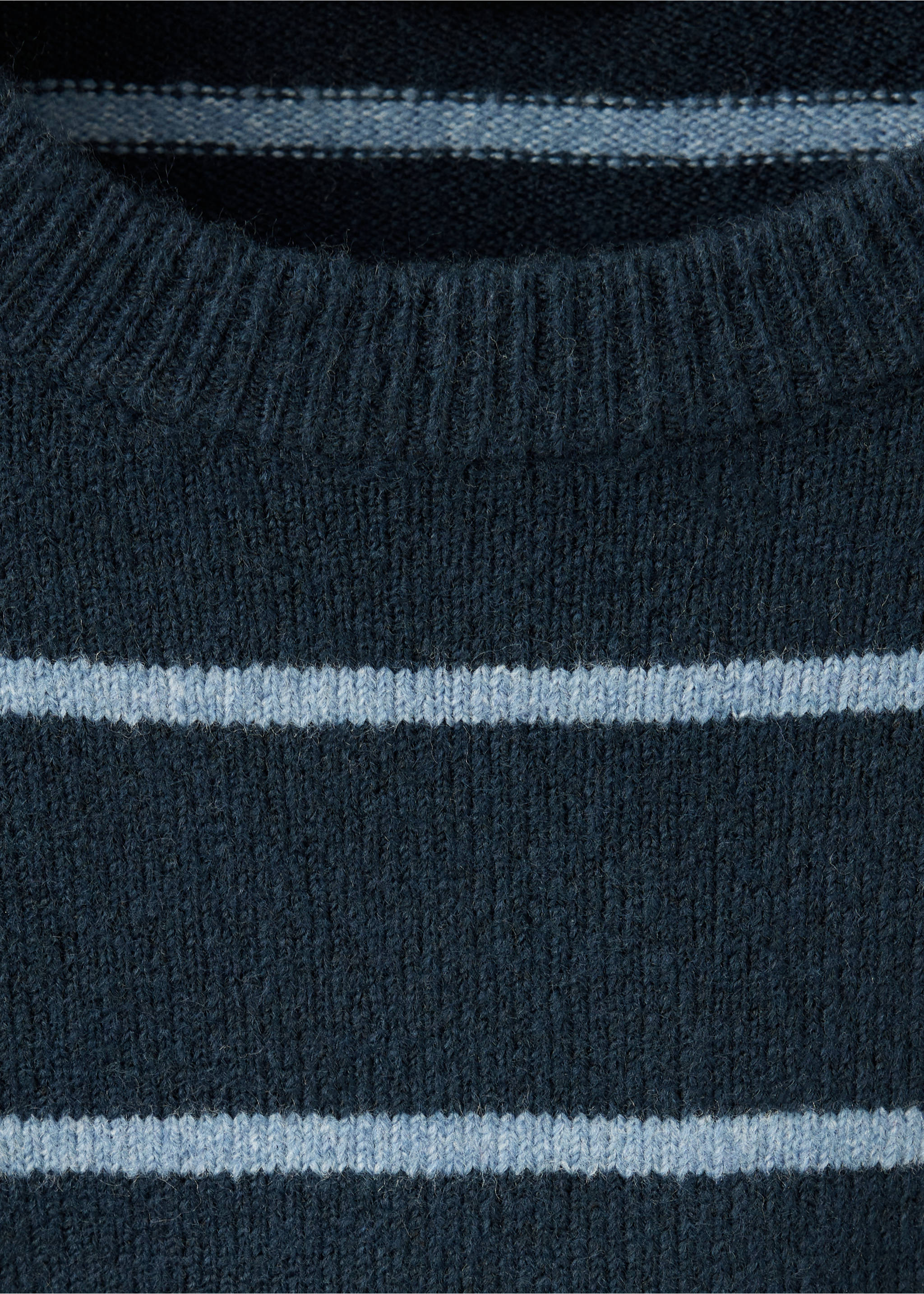 Contrasting stripes sweater - Details of the article 8, Navy. Ref: 37045847-00.