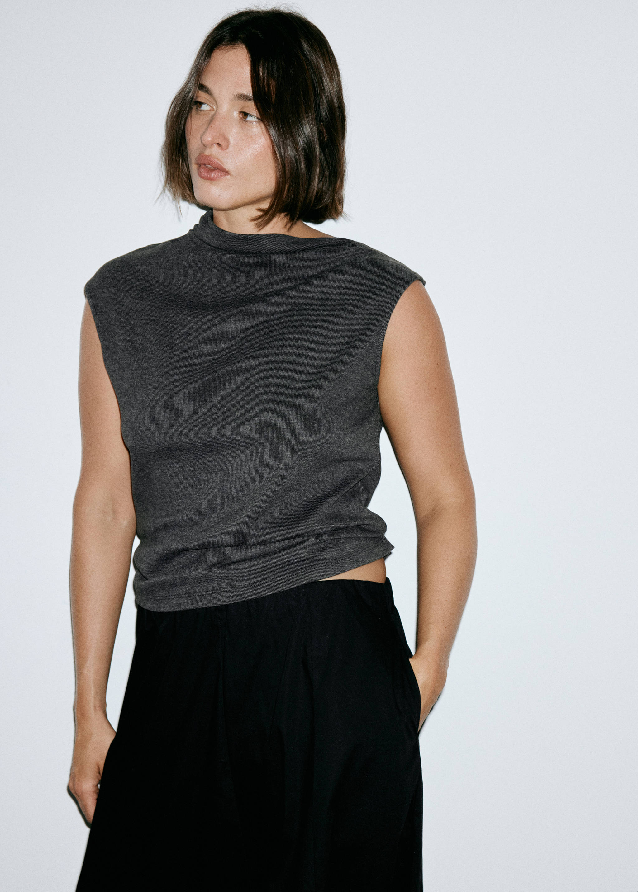 Camiseta cuello alto fruncido - Detalle del artículo 6