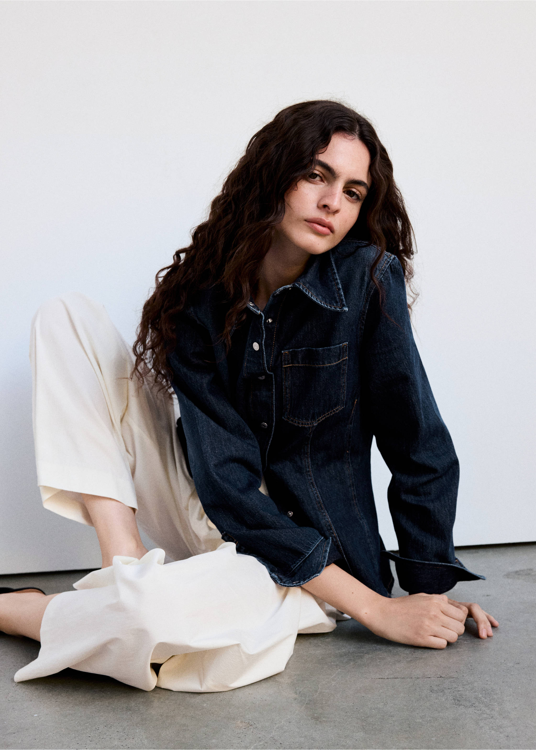 Cotton denim shirt with chest pocket - Details of the article 1, Dark Blue. Ref: 37045851-00.