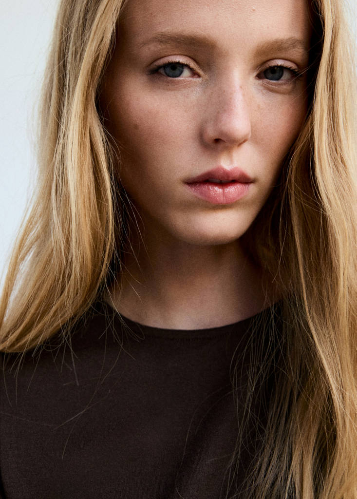 Fitted T-shirt with lace trim — Brown