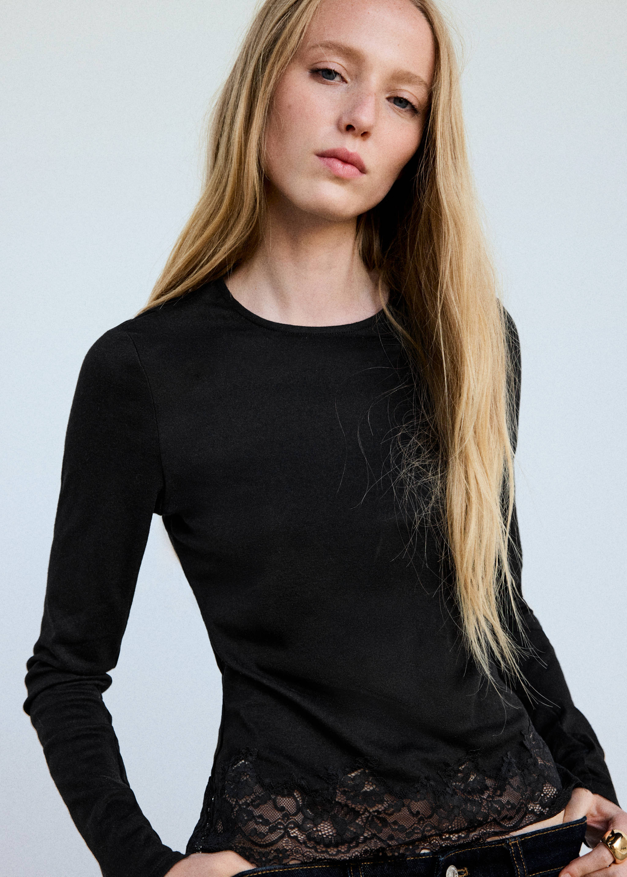 Fitted T-shirt with lace trim - Medium plane