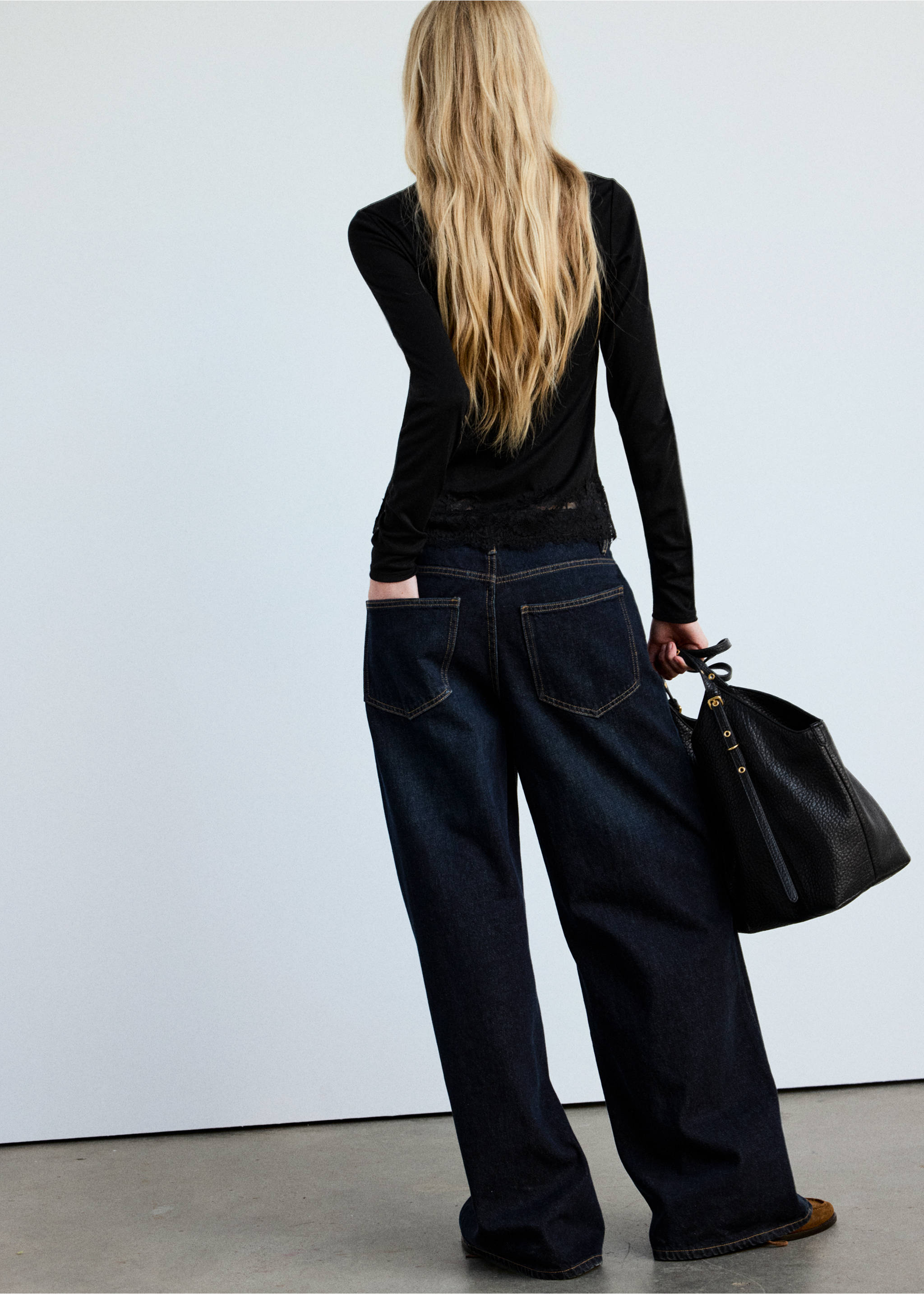 Fitted T-shirt with lace trim - Reverse of the article, Black. Ref: 37045855-00.