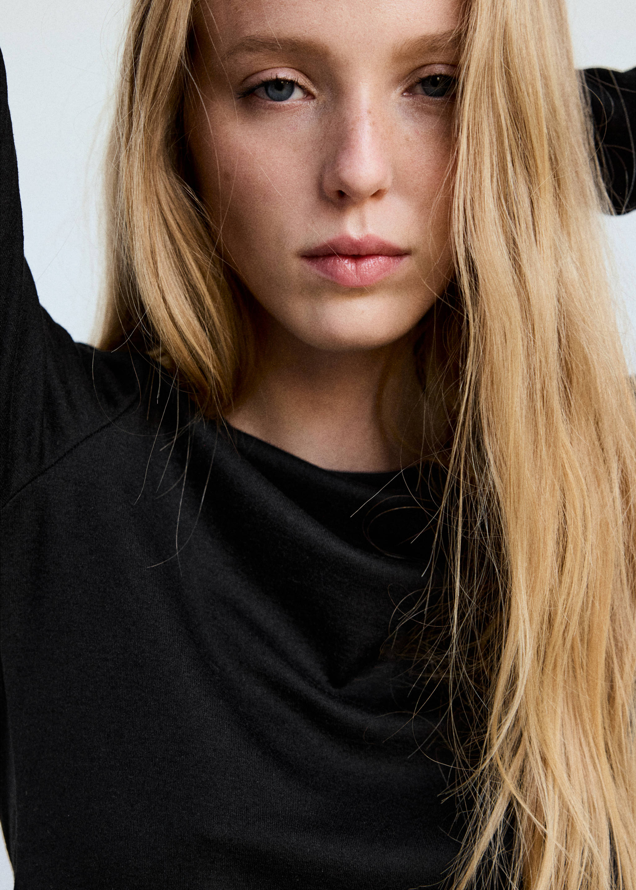 Fitted T-shirt with lace trim - Details of the article 1