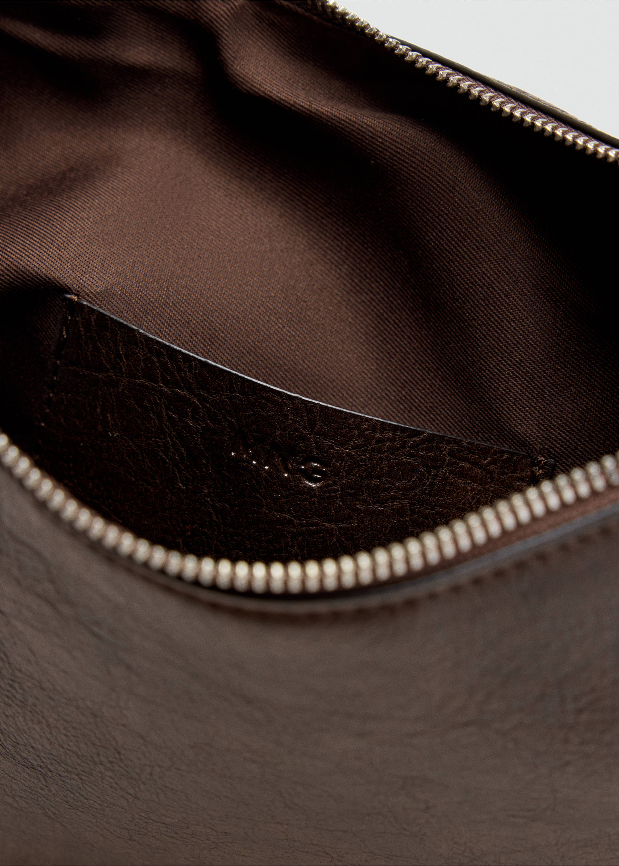Studded shoulder bag - Details of the article 2, Chocolate. Ref: 37045866-00.