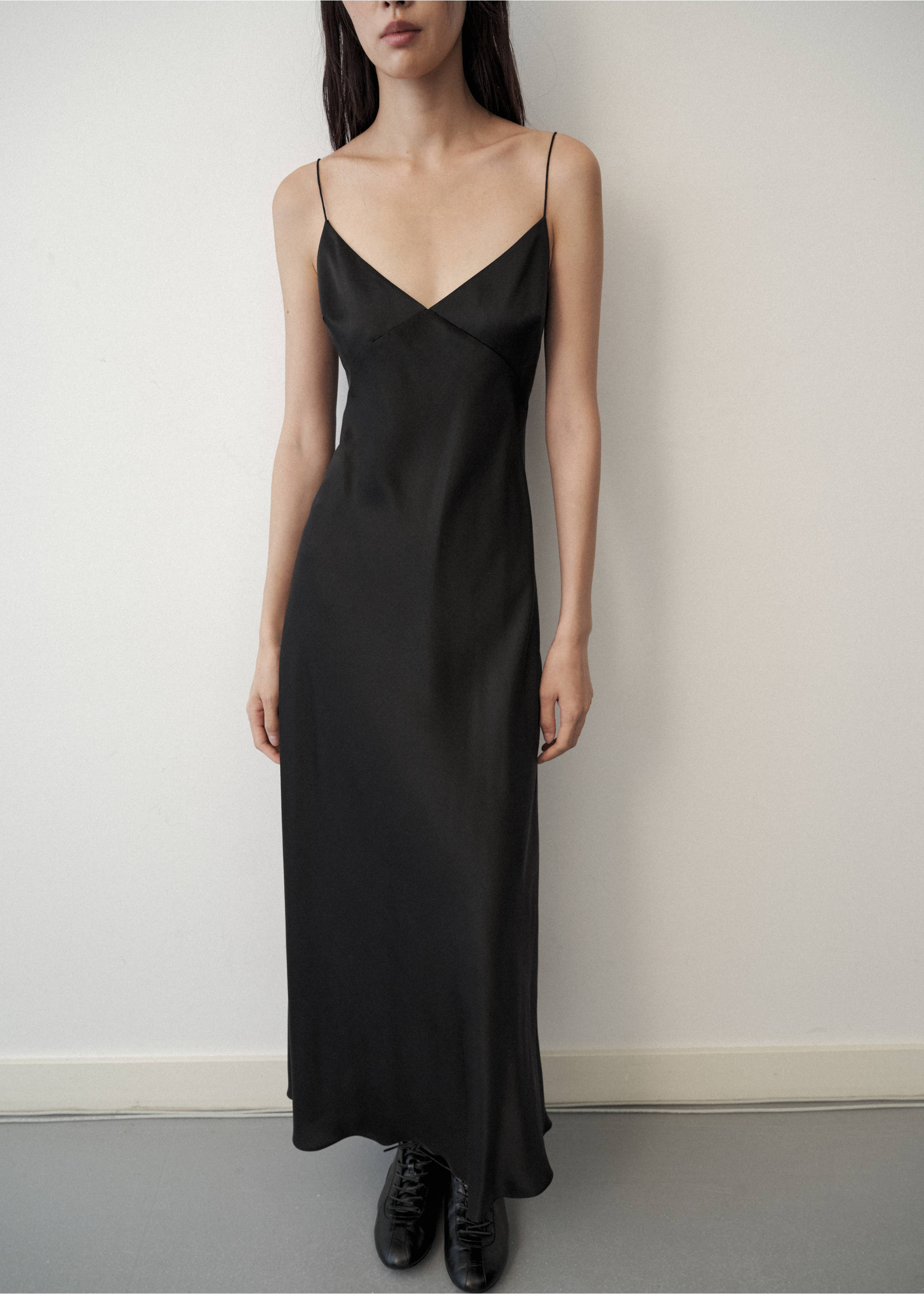 Silk V-neck dress - Details of the article 1, Black. Ref: 37045867-00.