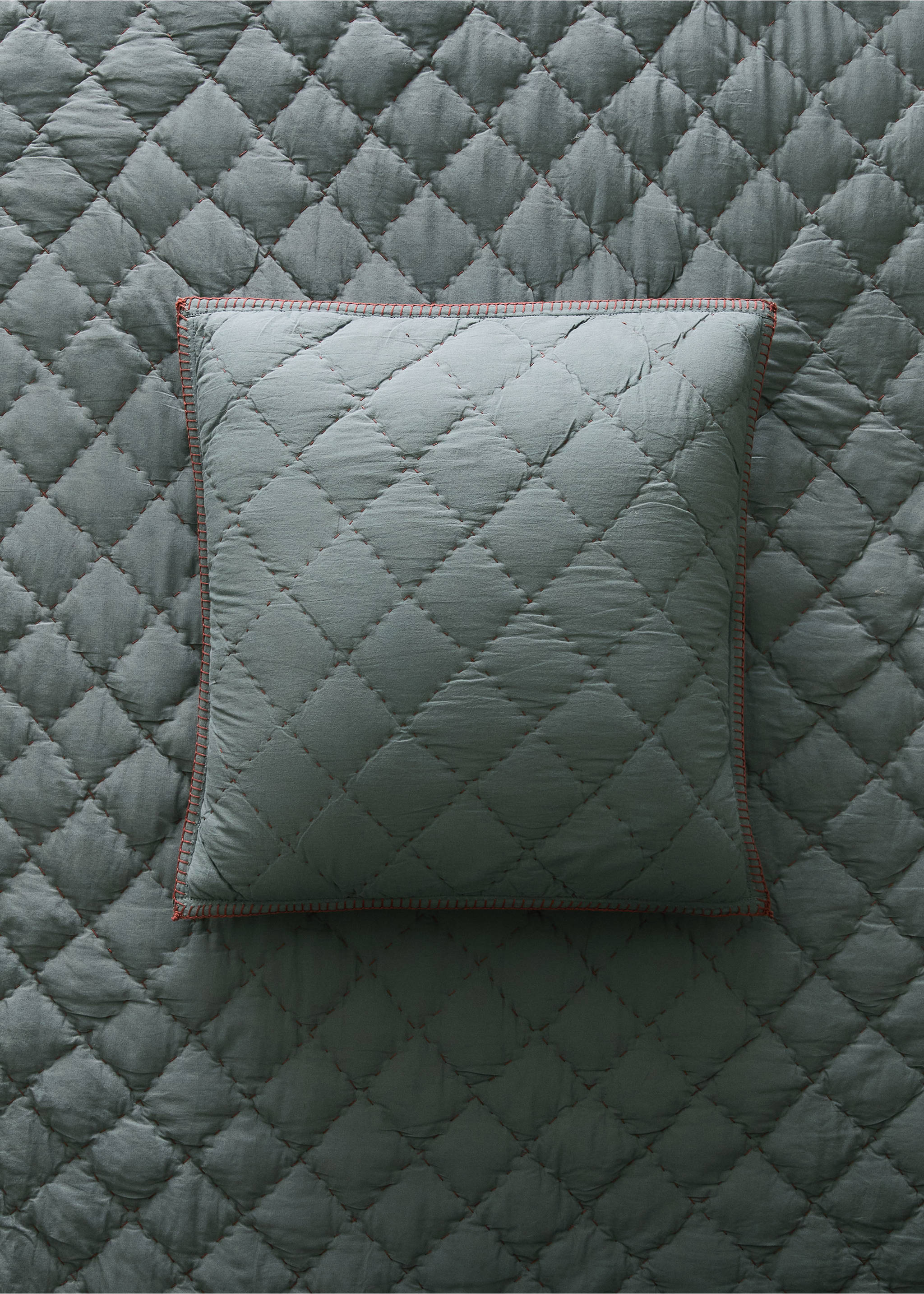 Quilted cushion cover with contrast detail 40 x 40 cm - General plane, Forest Green. Ref: 37045872-00.