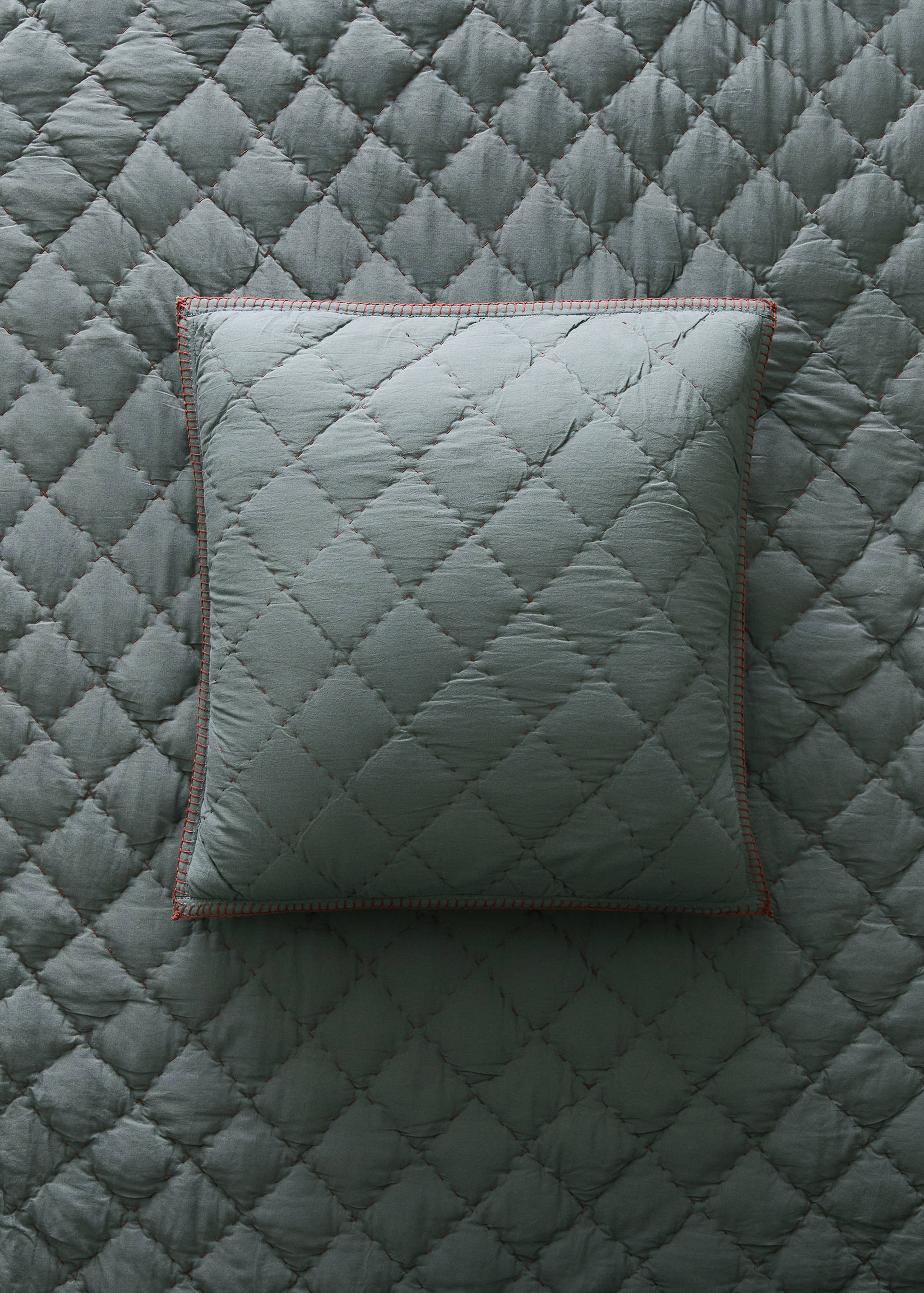Quilted cushion cover with contrast detail 40 x 40 cm - General plane