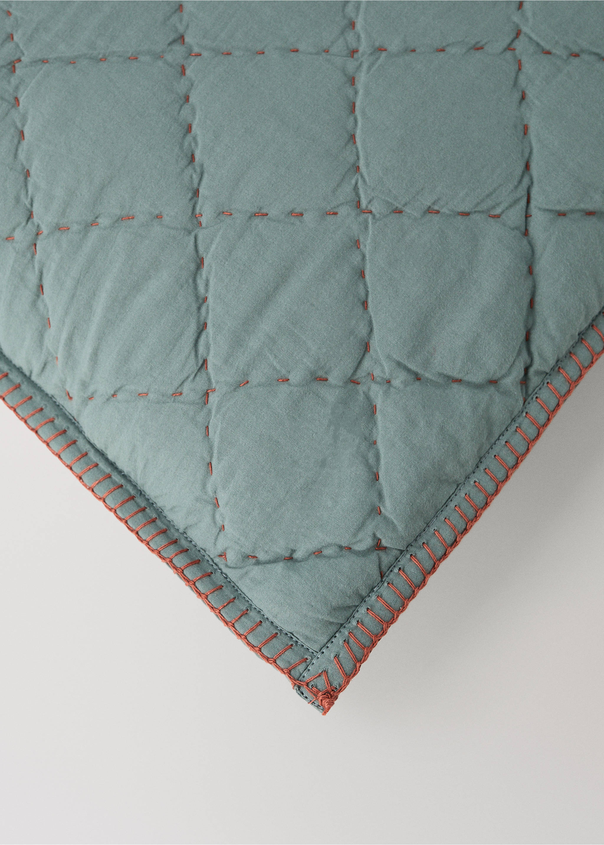 Quilted cushion cover with contrast detail 40 x 40 cm - Details of the article 1, Forest Green. Ref: 37045872-00.
