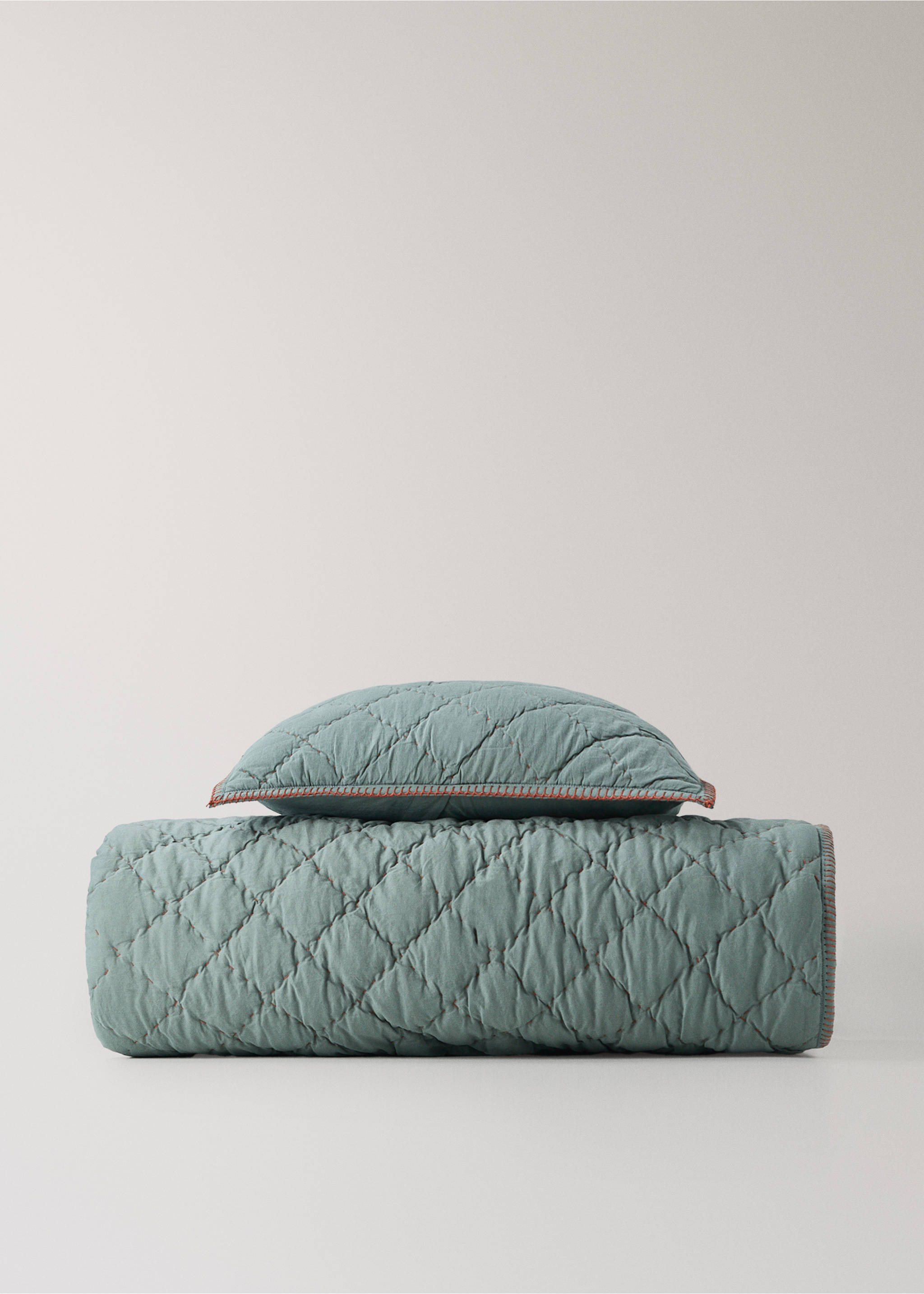 Quilted cushion cover with contrast detail 40 x 40 cm - Details of the article 3, Forest Green. Ref: 37045872-00.