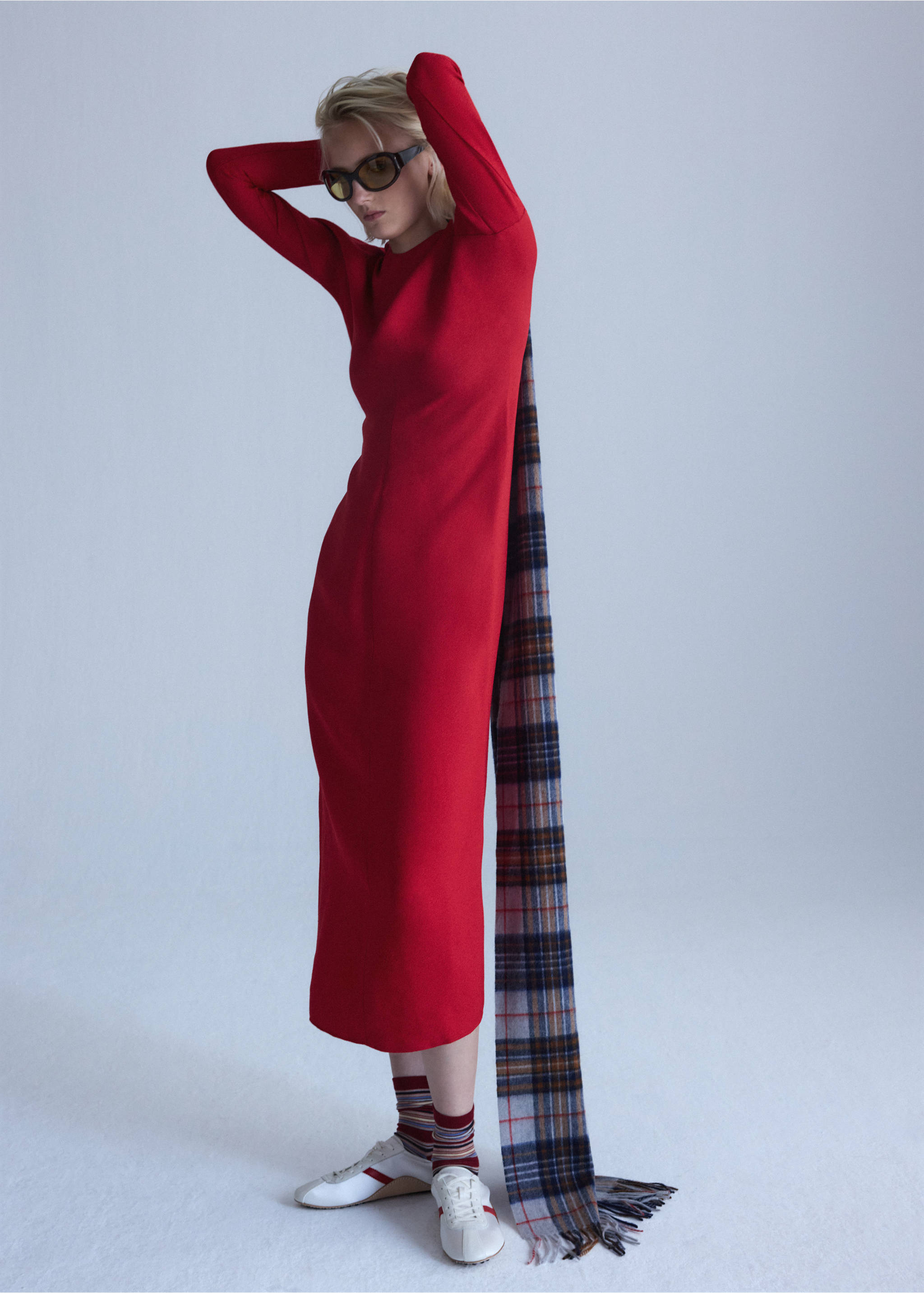 A-line dress with gathered details - Details of the article 3, Red. Ref: 37045873-00.