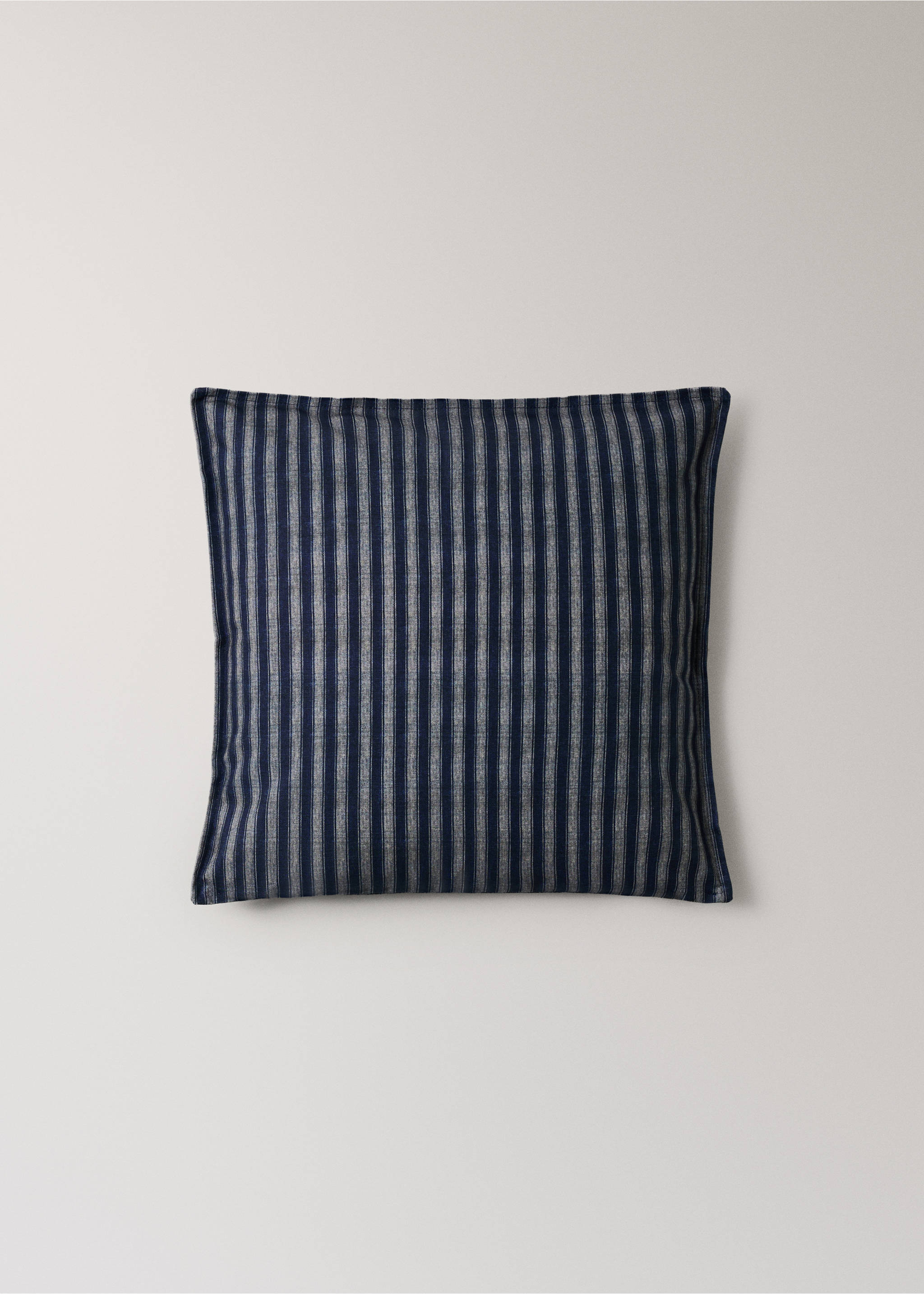 100% cotton cover with striped detail and topstitching 20x20 inches - Article without model, Blue. Ref: 37045874-00.
