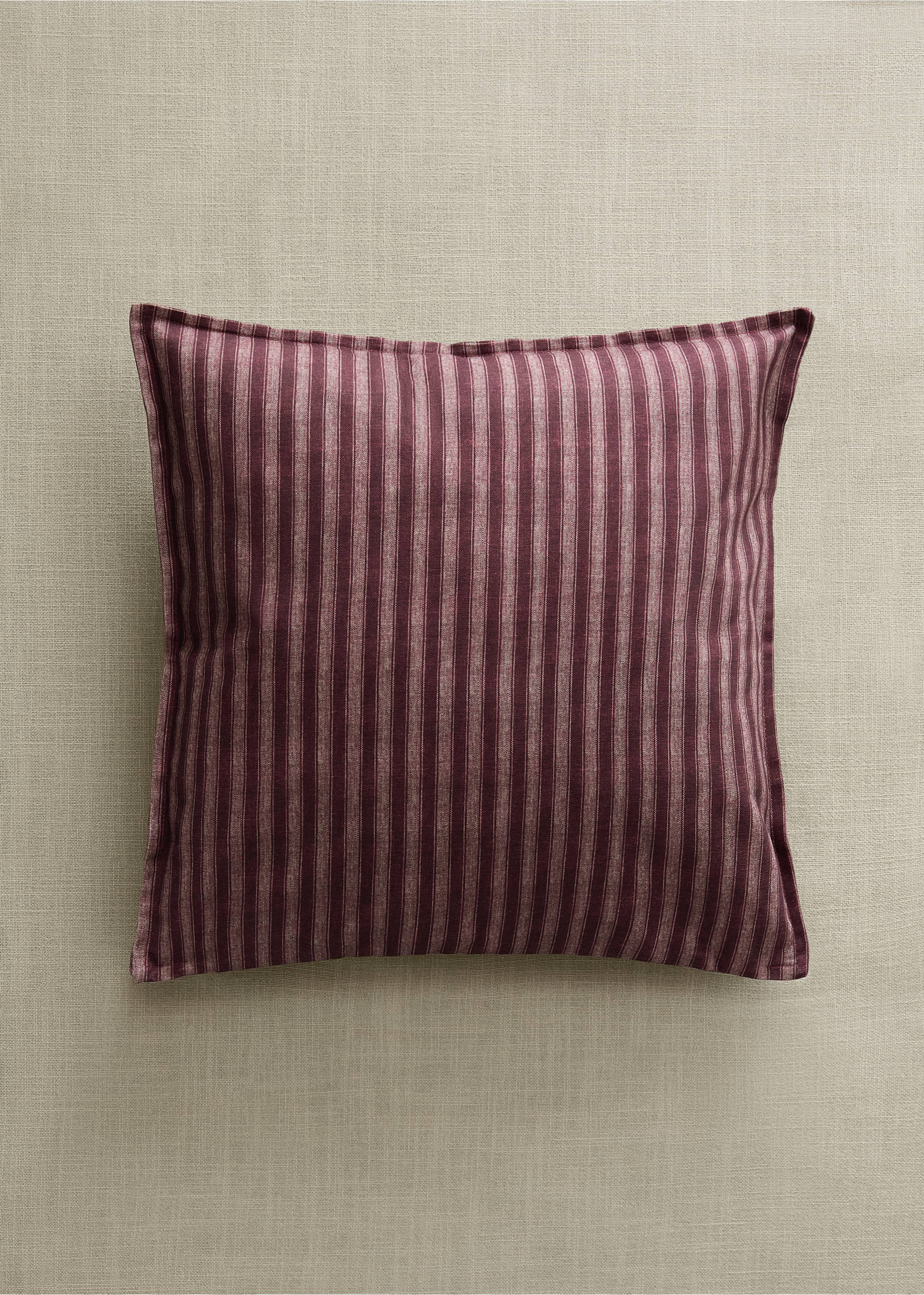 100% cotton cover with striped detail and topstitching 50x50 cm - General plane, Dark Red. Ref: 37045874-00.