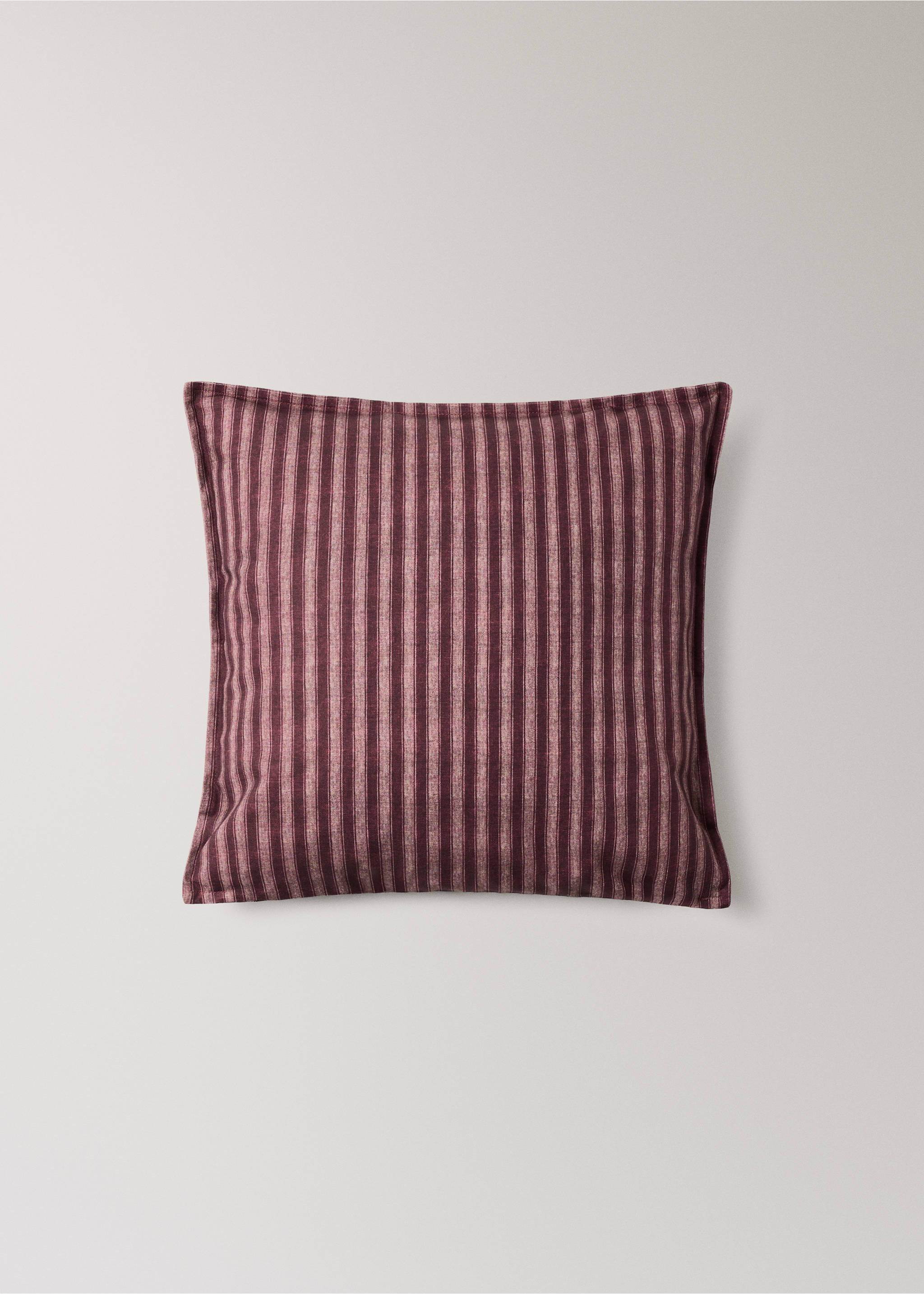 100% cotton cover with striped detail and topstitching 50x50 cm - Article without model, Dark Red. Ref: 37045874-00.