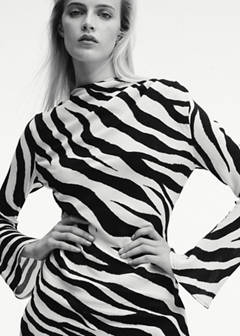 Zebra-print dress with flared sleeves — Black 2