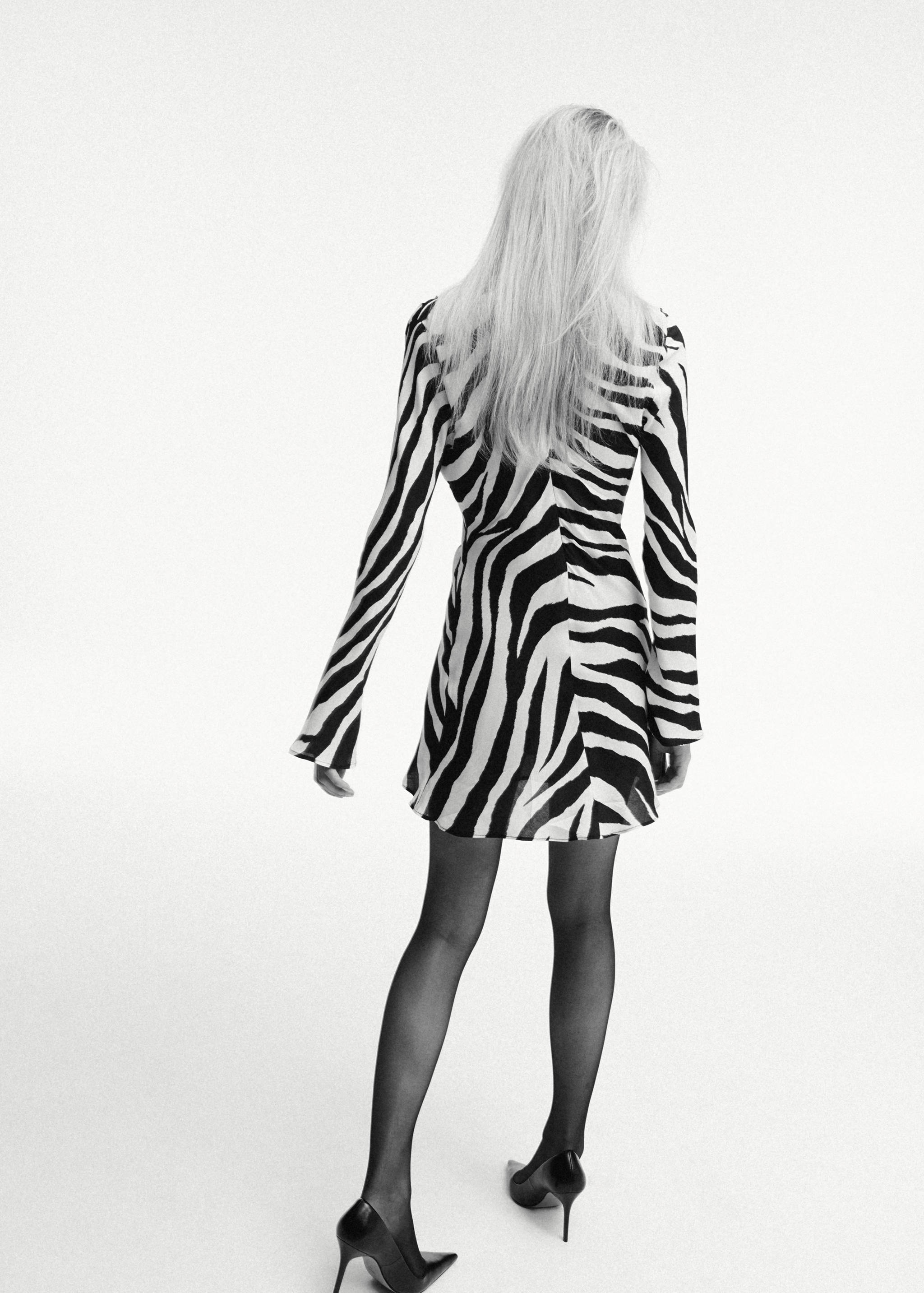 Zebra-print dress with flared sleeves - Reverse of the article