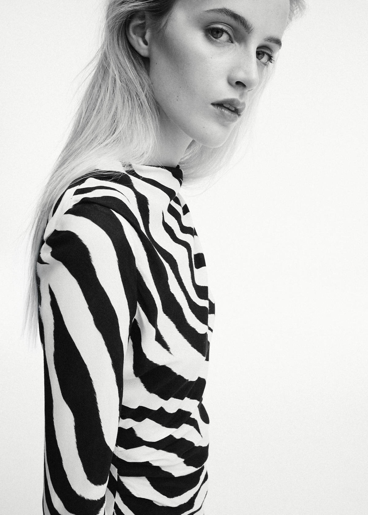 Zebra-print dress with flared sleeves — Black