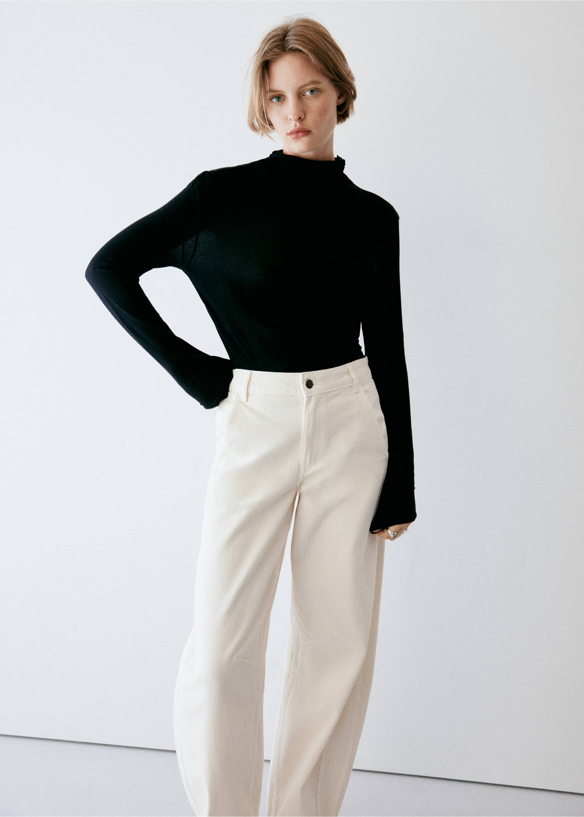 Off-white straight-leg trousers with front pockets and belt loops., Ecru. Ref: 37045881-01.