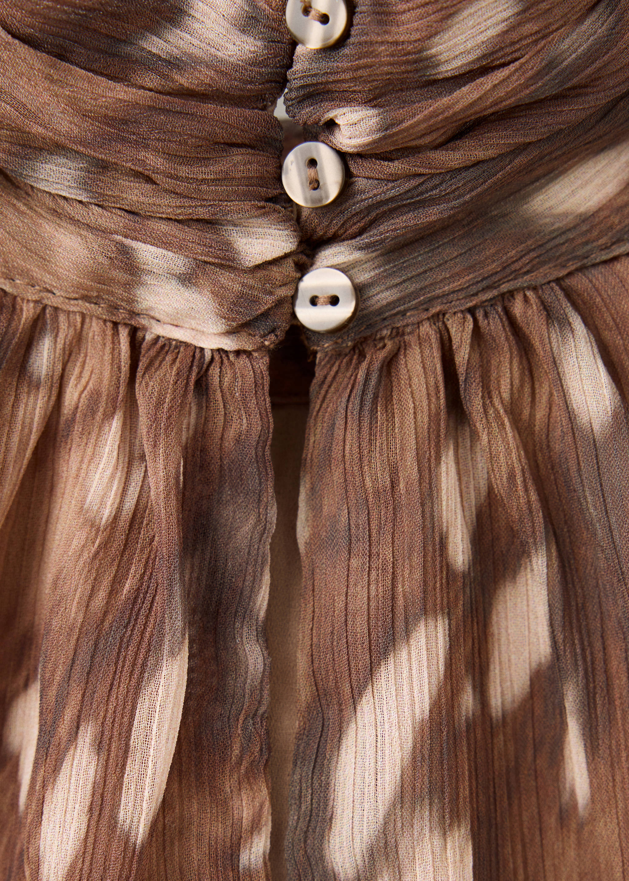 Gemustertes Kleid mit halbhohem Kragen - Detail des Artikels 0