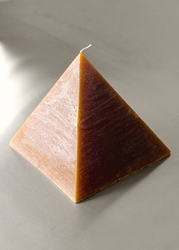 Pyramid-shaped candle — Russet