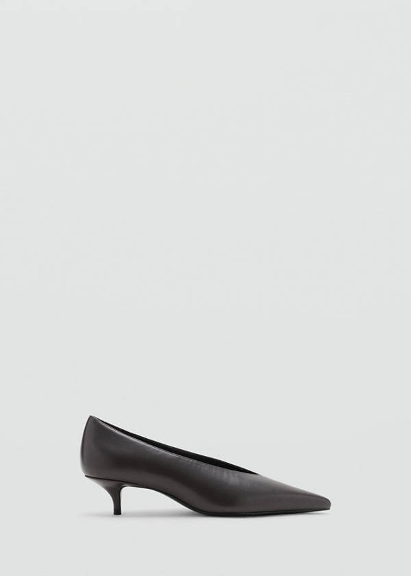 Pointed-toe court shoe in leather effect — Grey