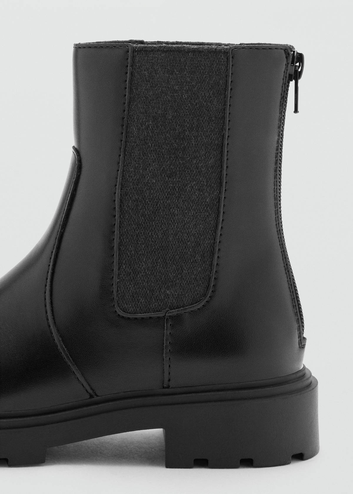 Chelsea boot in leather effect — Black