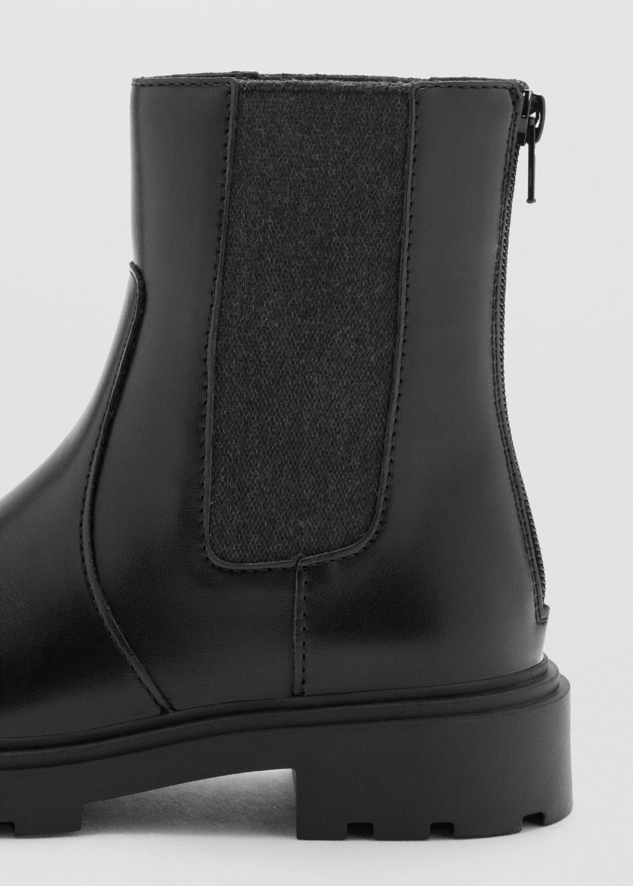 Chelsea boot in leather effect - Details of the article 1