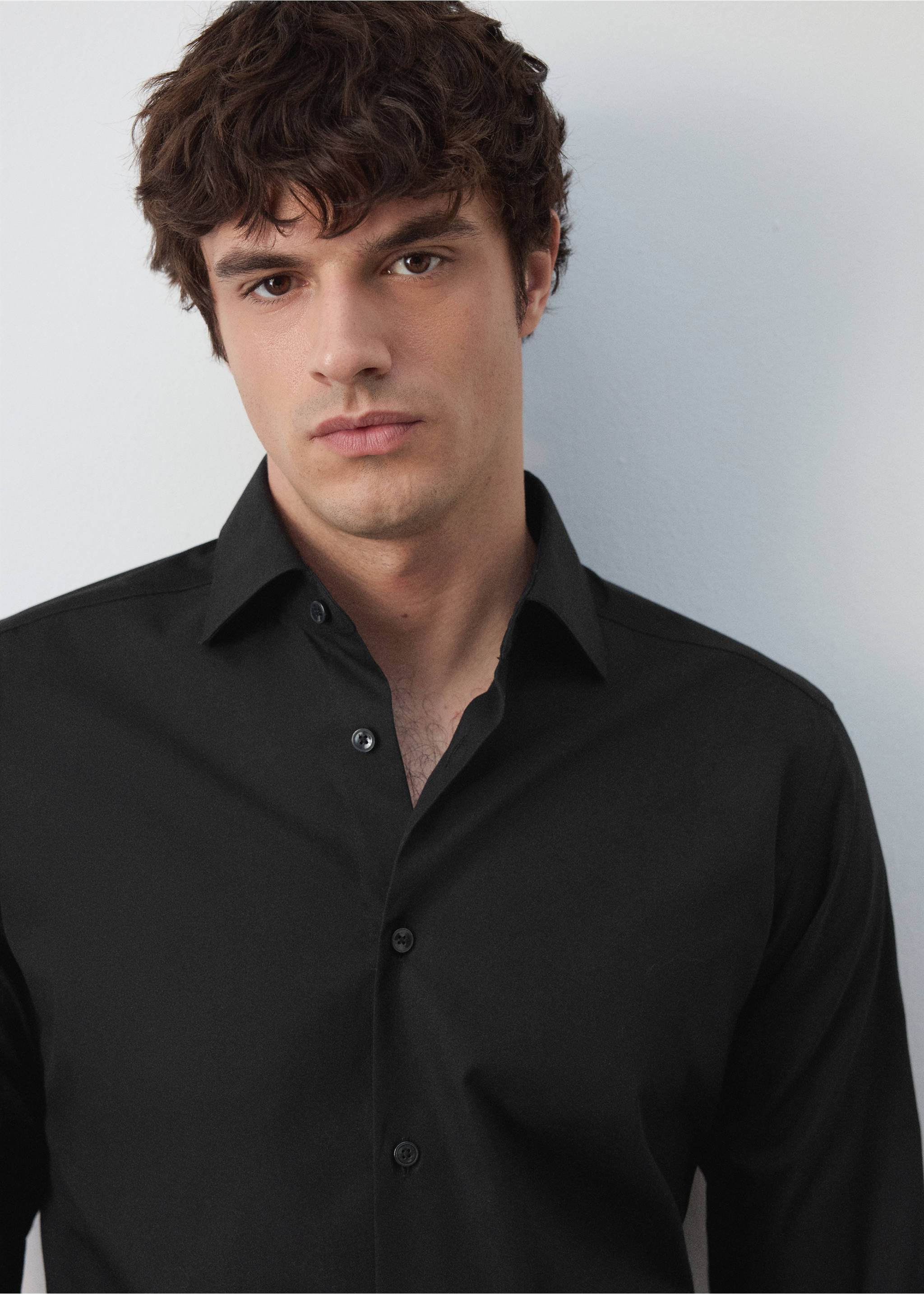 100% cotton slim-fit shirt - Details of the article 1, Black. Ref: 37045985-00.