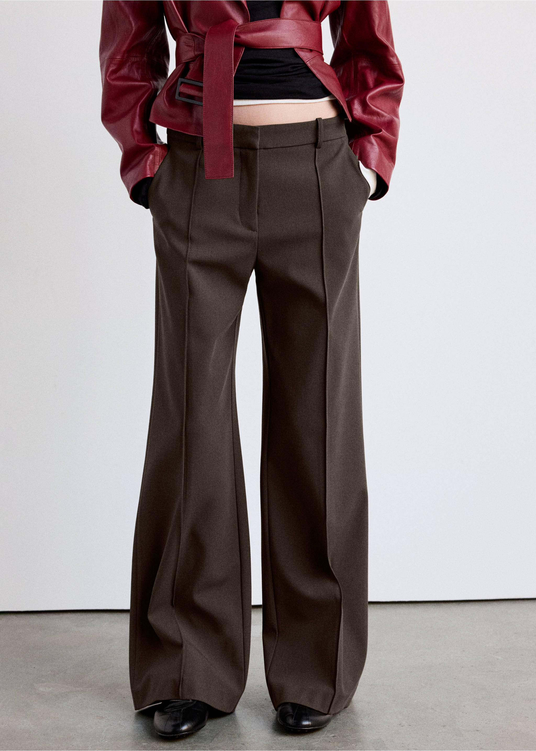 Flared trousers with seams - Medium plane, Medium Brown. Ref: 37045993-01.