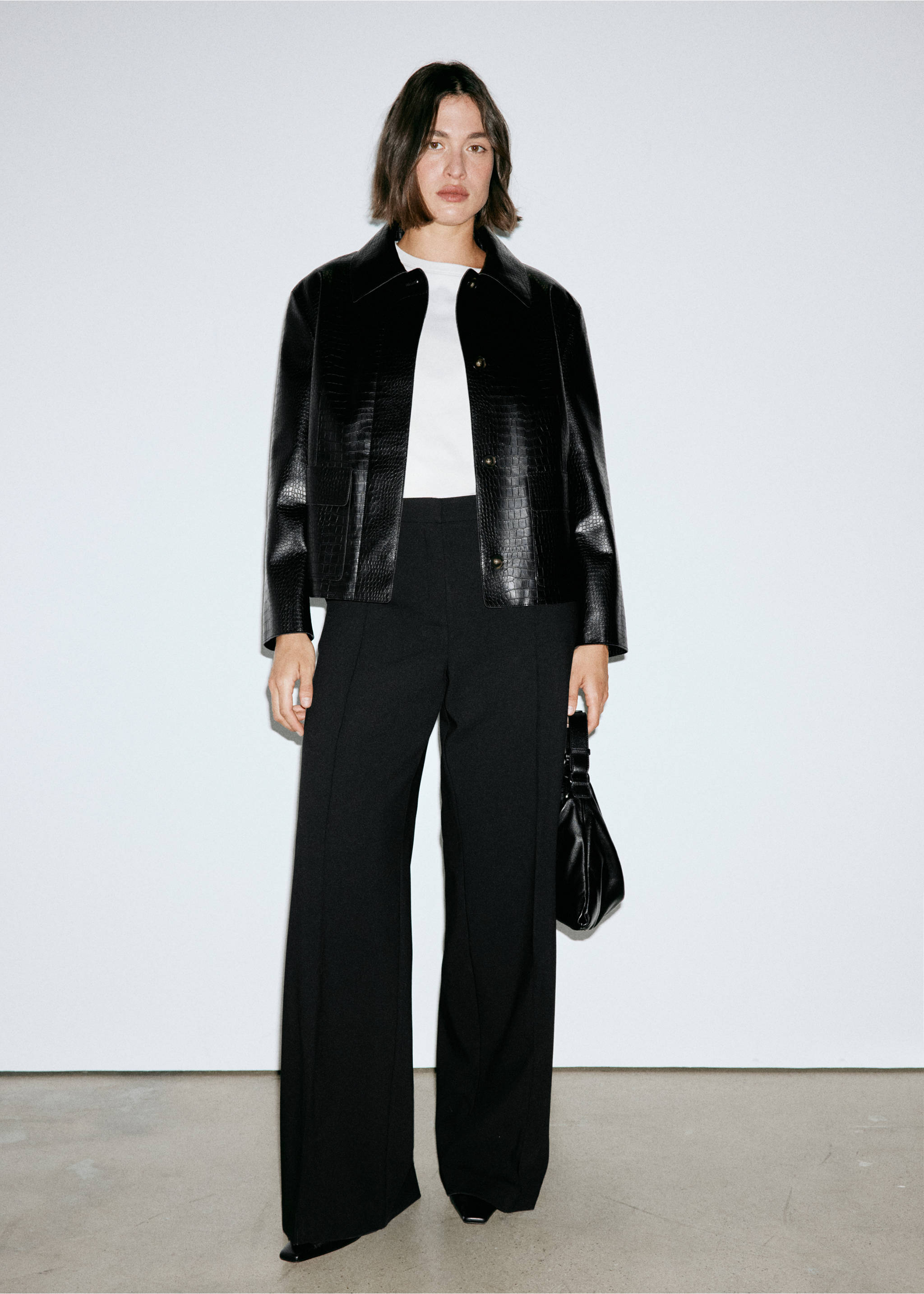 Flared pants with seams - Details of the article 5, Black. Ref: 37045993-00.