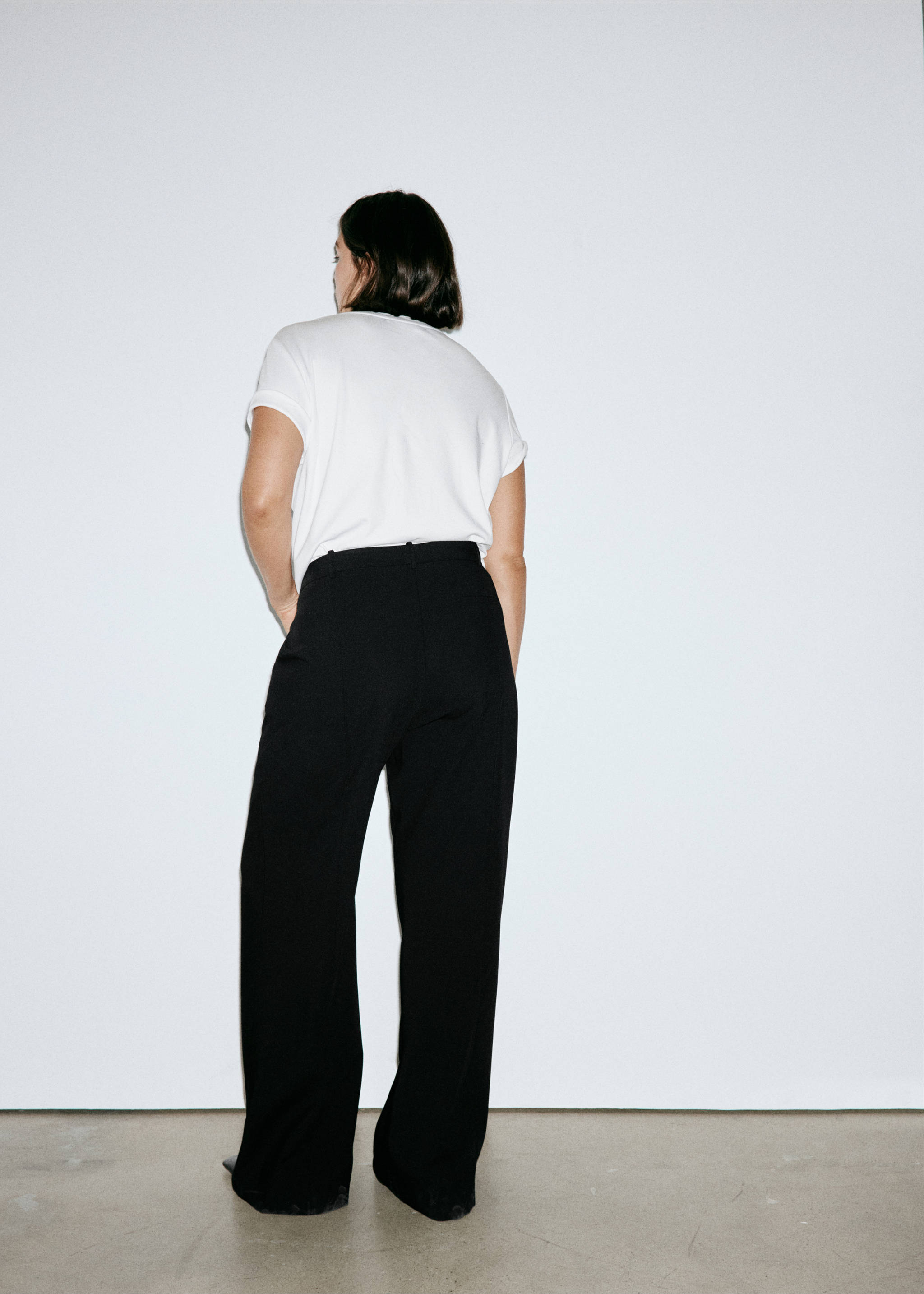 Flared pants with seams - Details of the article 4, Black. Ref: 37045993-00.