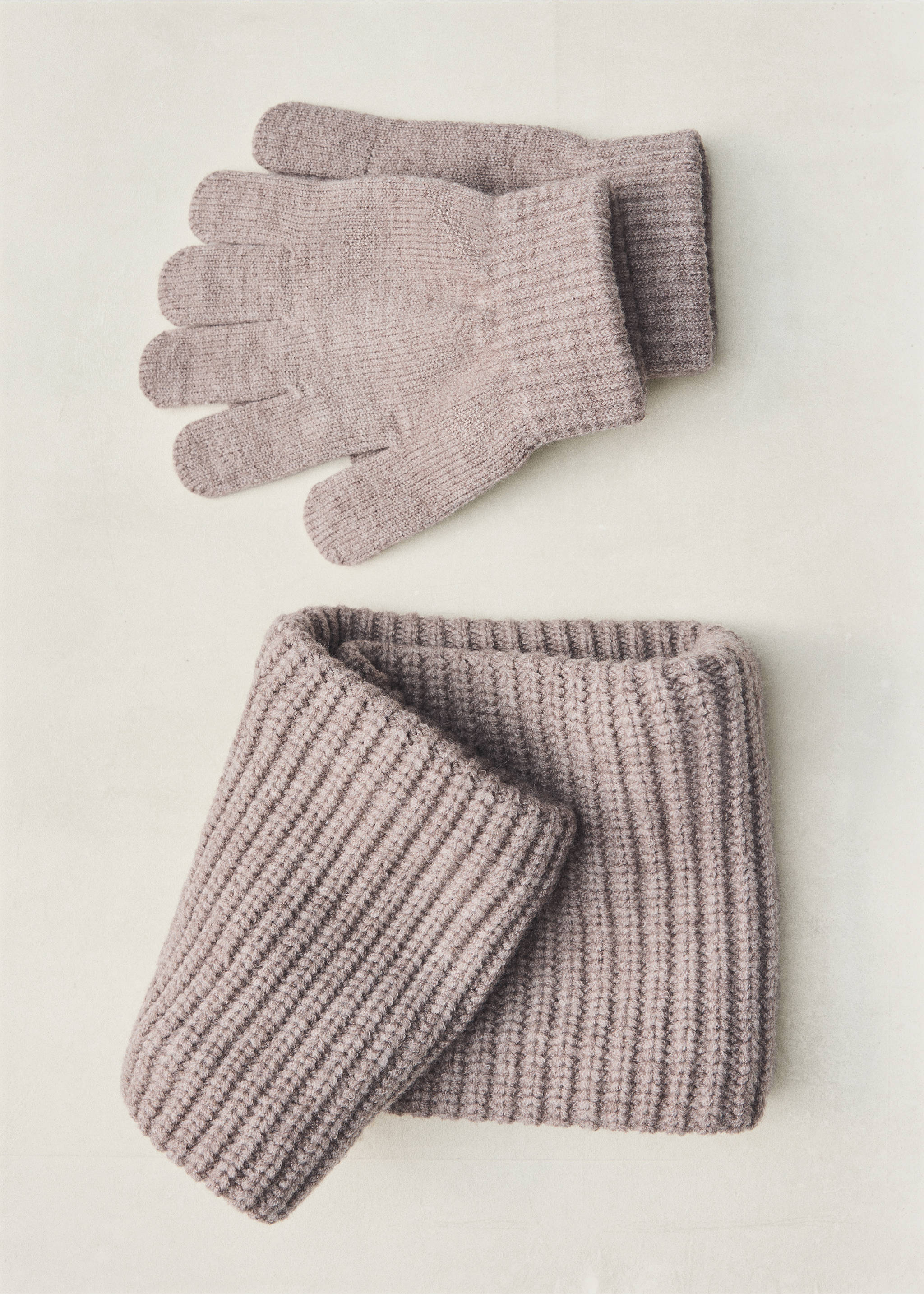 Knitted gloves - Details of the article 5, Sand. Ref: 37045995-00.