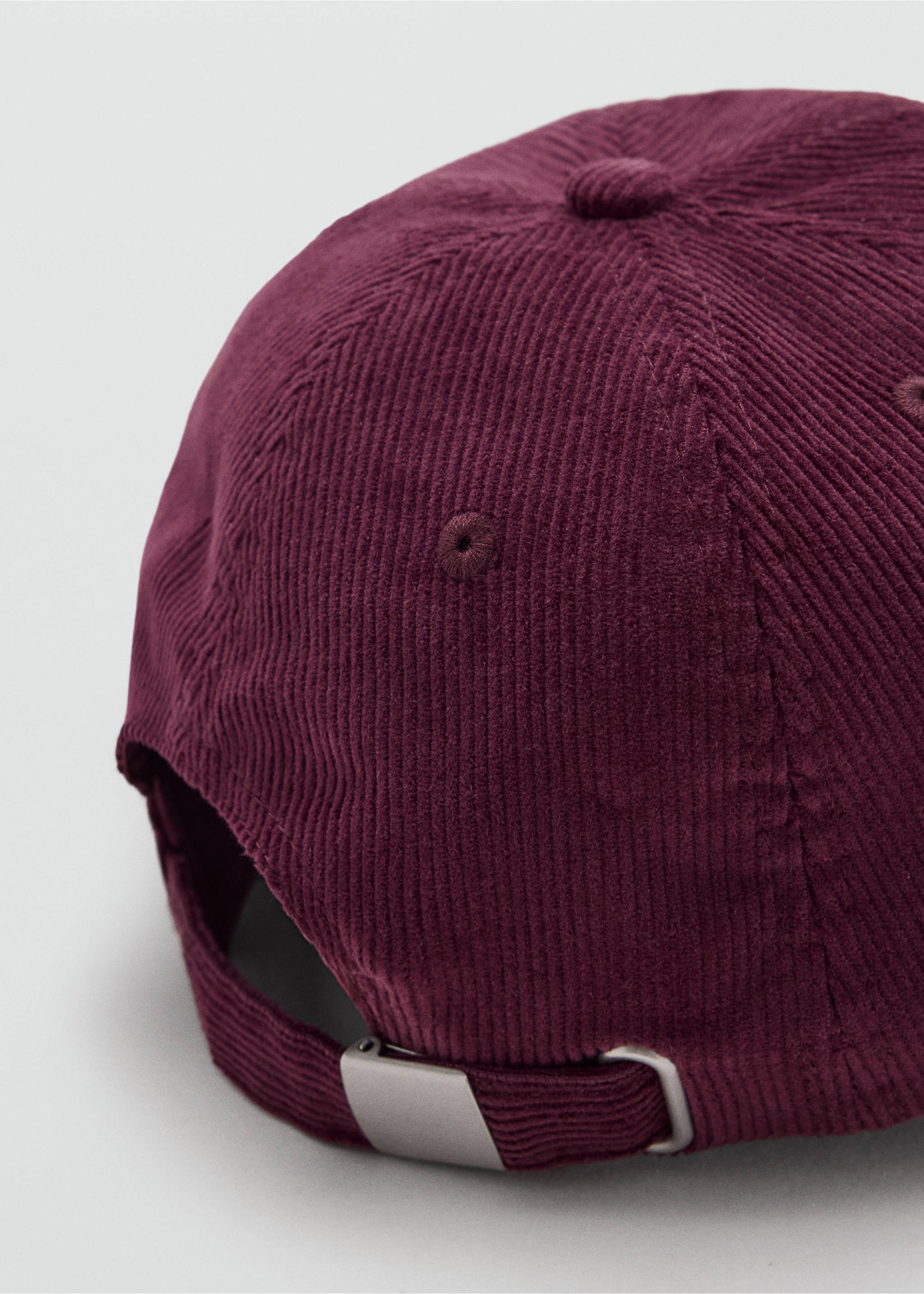 Cap sunday - Details of the article 1, Burgundy. Ref: 37046001-00.