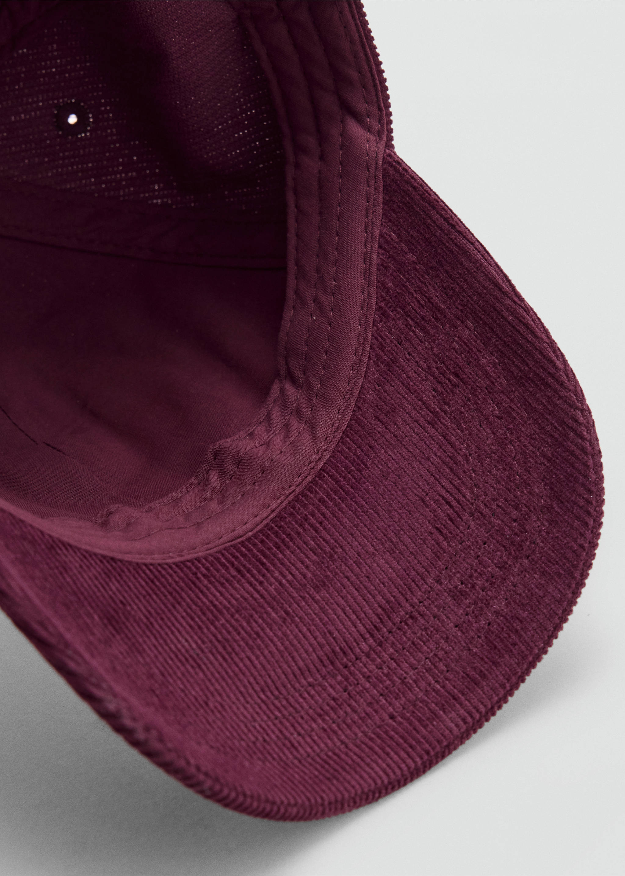 Cap sunday - Details of the article 2, Burgundy. Ref: 37046001-00.