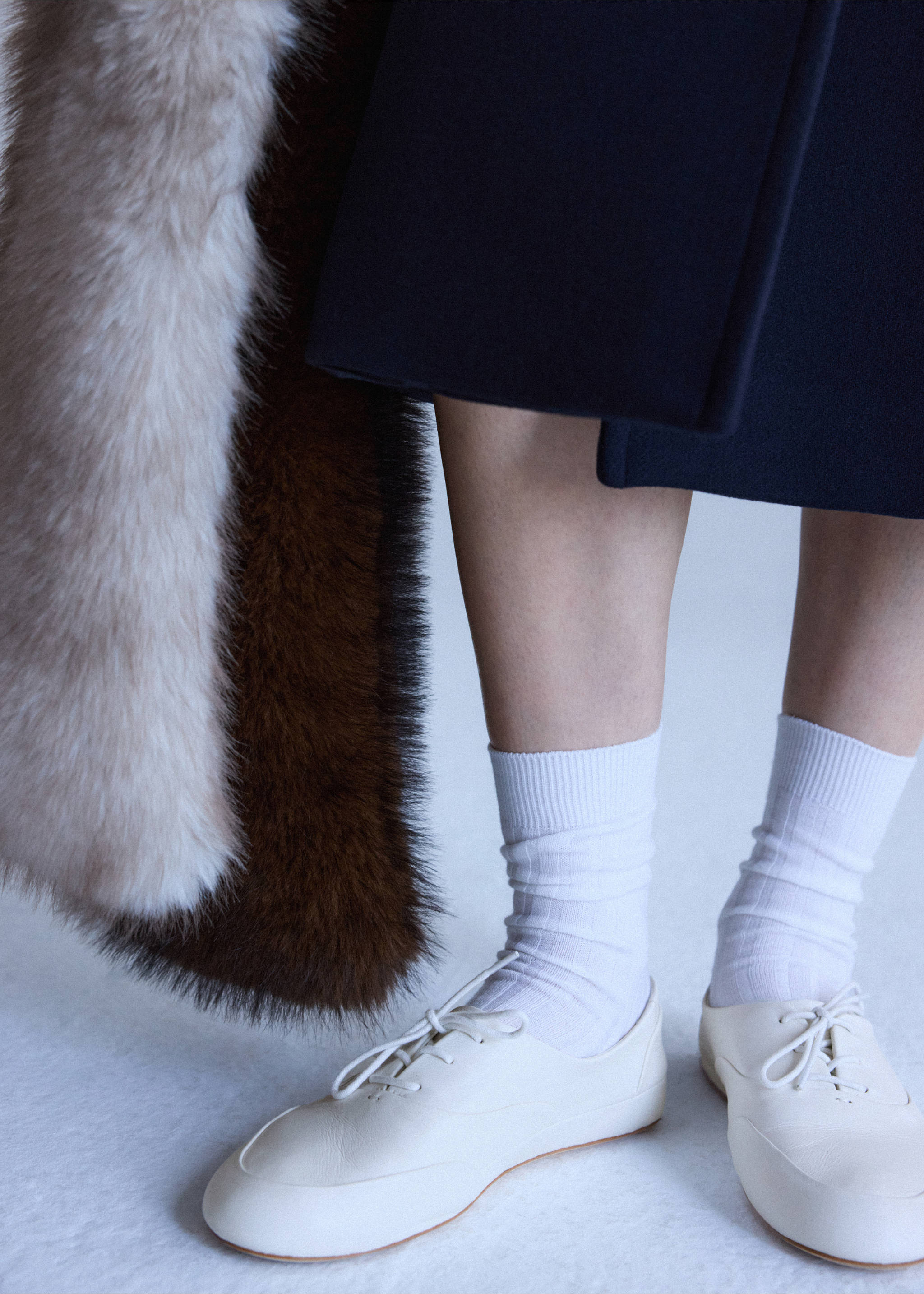 Lace-up leather sneakers - Details of the article 9, Ecru. Ref: 37046010-00.