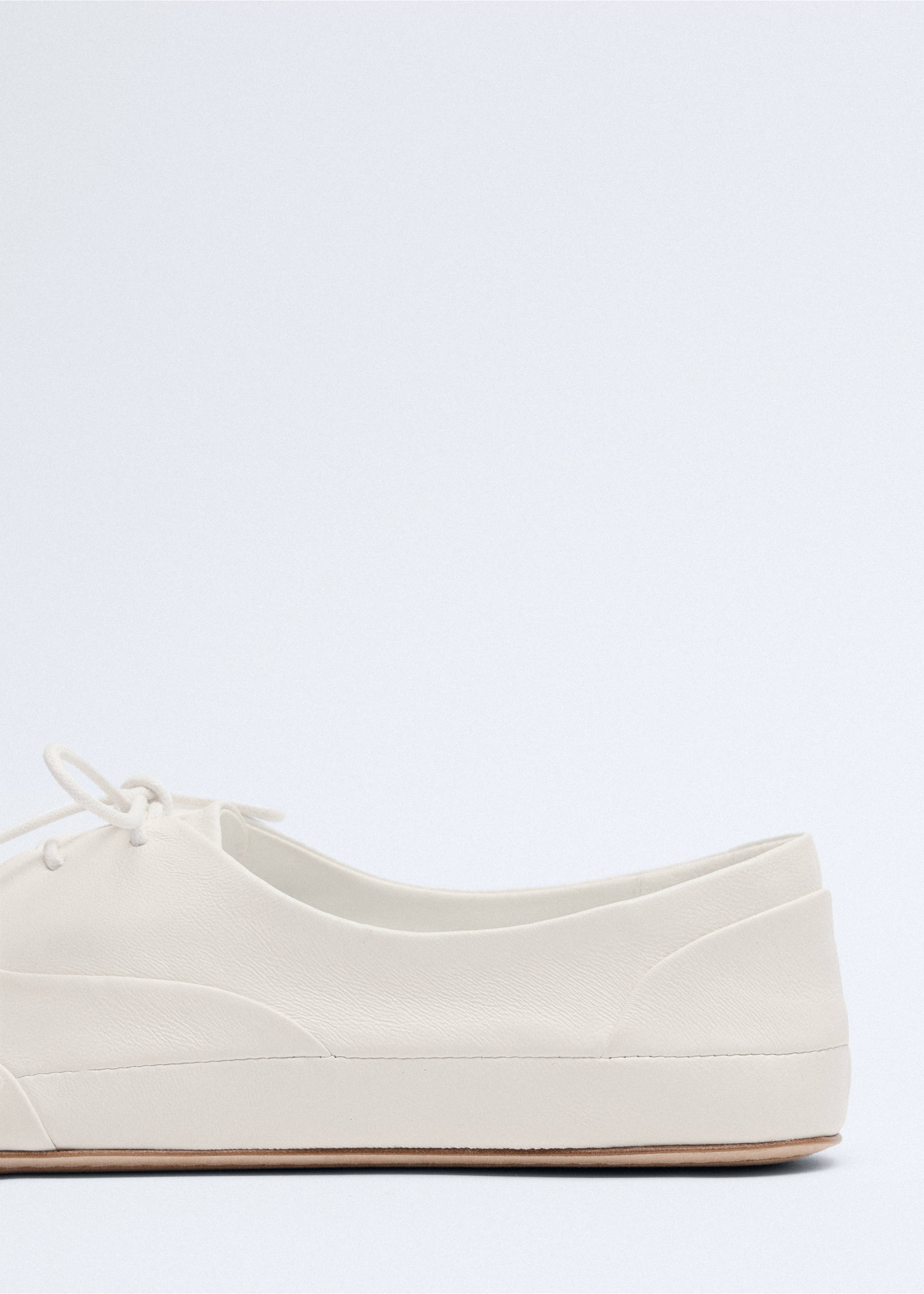 Lace-up leather sneakers - Details of the article 1, Ecru. Ref: 37046010-00.