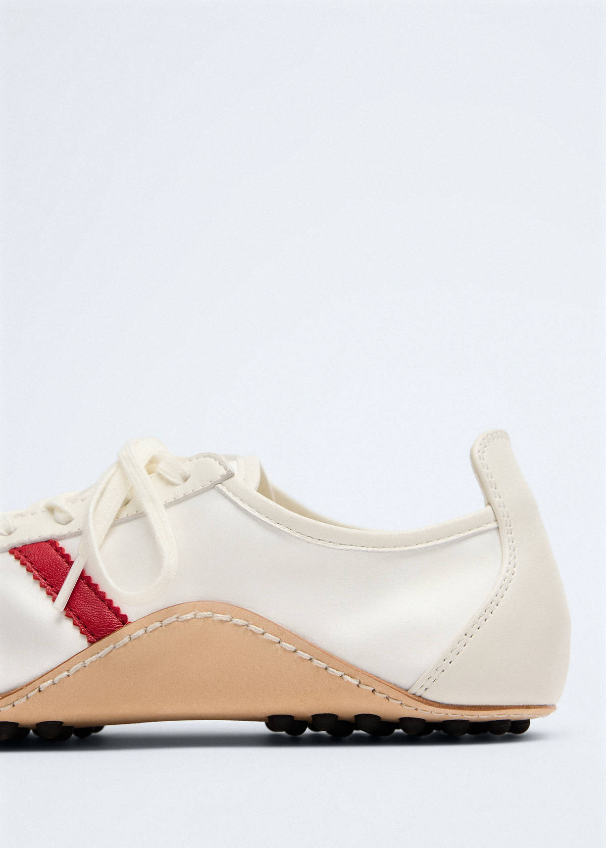 Leather trainer in leather with contrasting sole — White