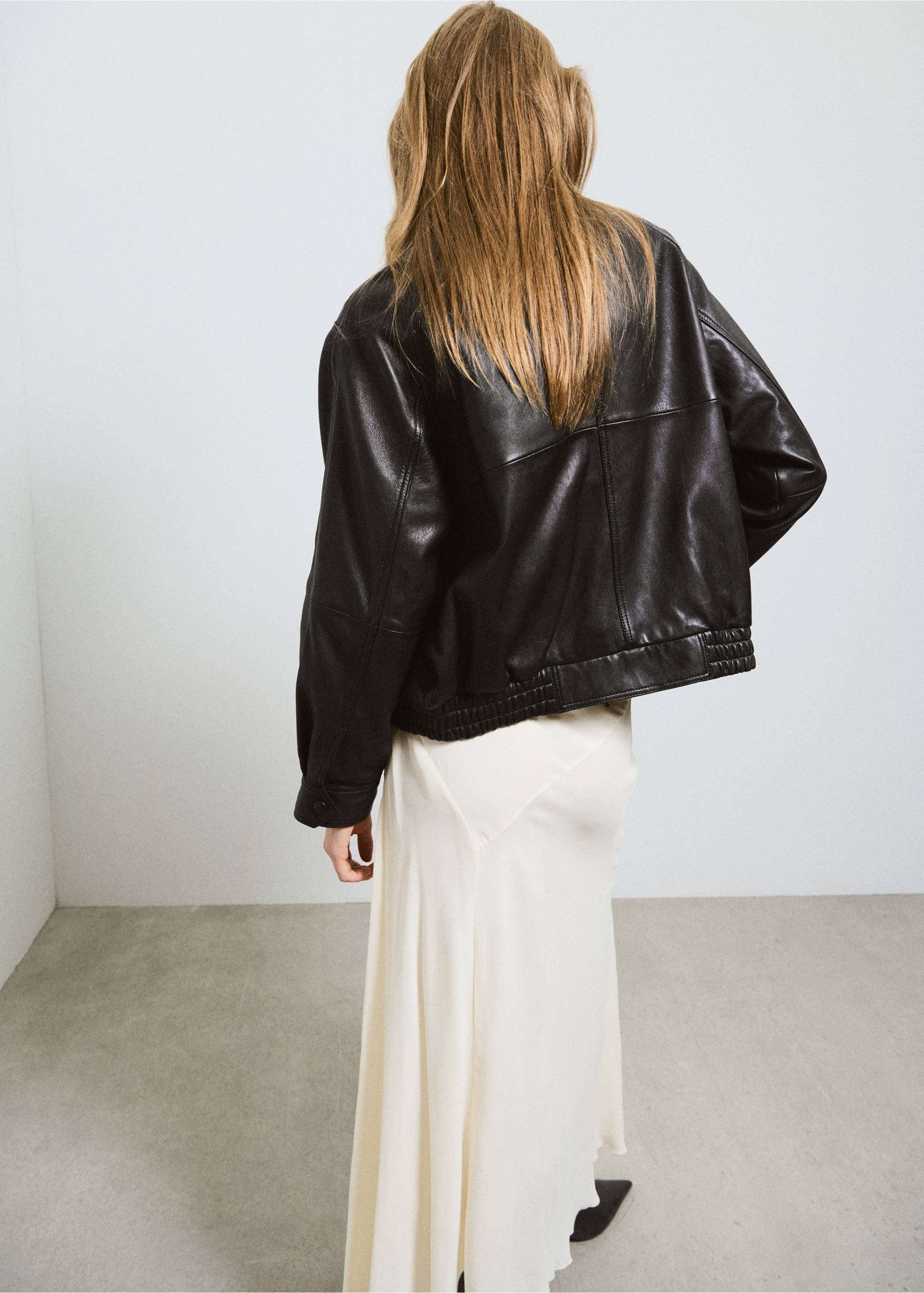 Oversized leather jacket with pockets - Reverse of the article, Chocolate. Ref: 37046328-00.