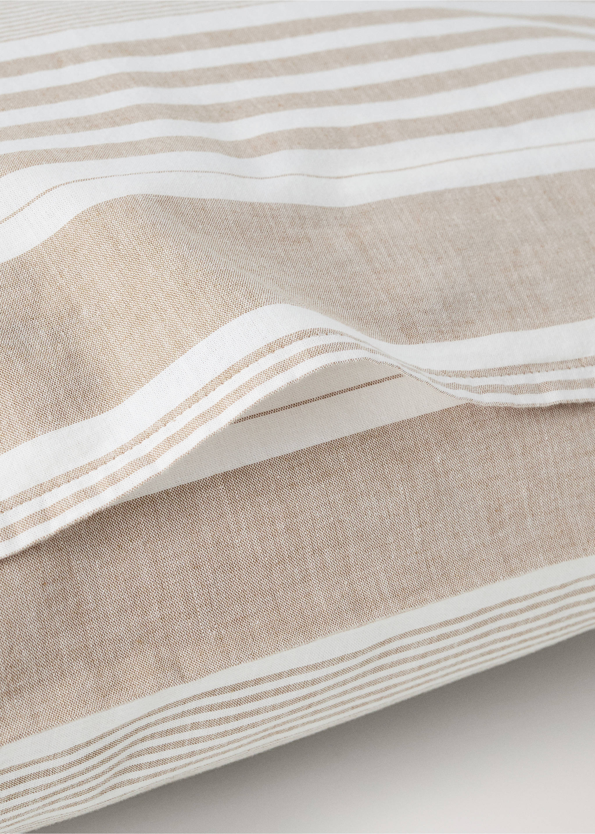 100% cotton striped pillowcase, 50 x 75 cm - Details of the article 1, Tobacco Brown. Ref: 37046329-00.