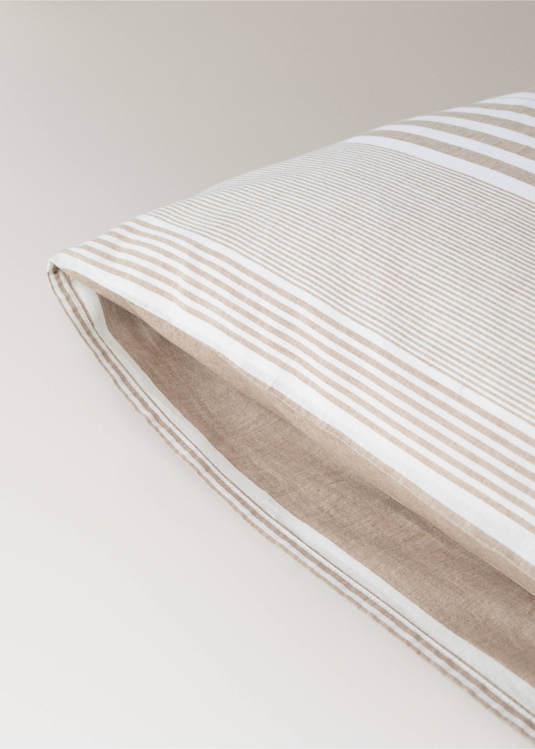 100% cotton striped pillowcase, 50 x 75 cm - Details of the article 2, Tobacco Brown. Ref: 37046329-00.