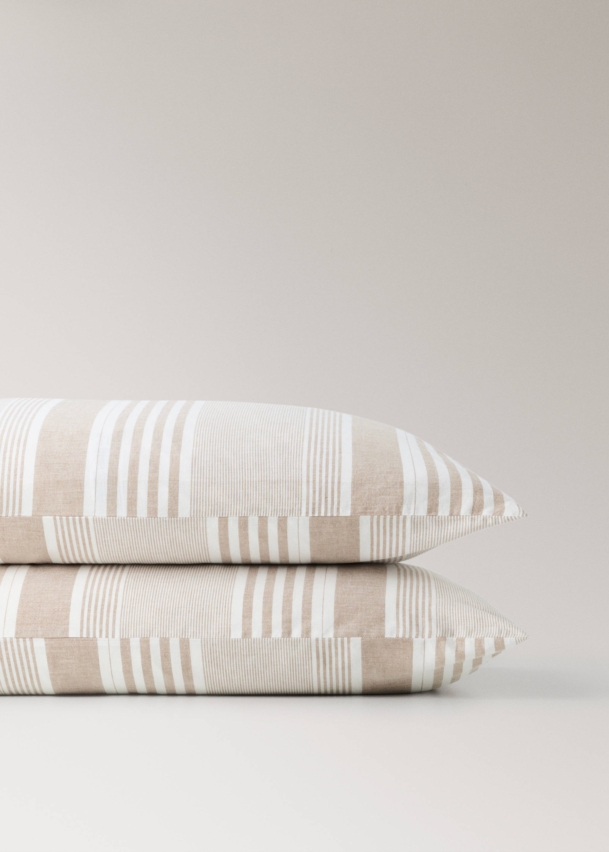 100% cotton striped pillowcase, 50 x 75 cm - Details of the article 3