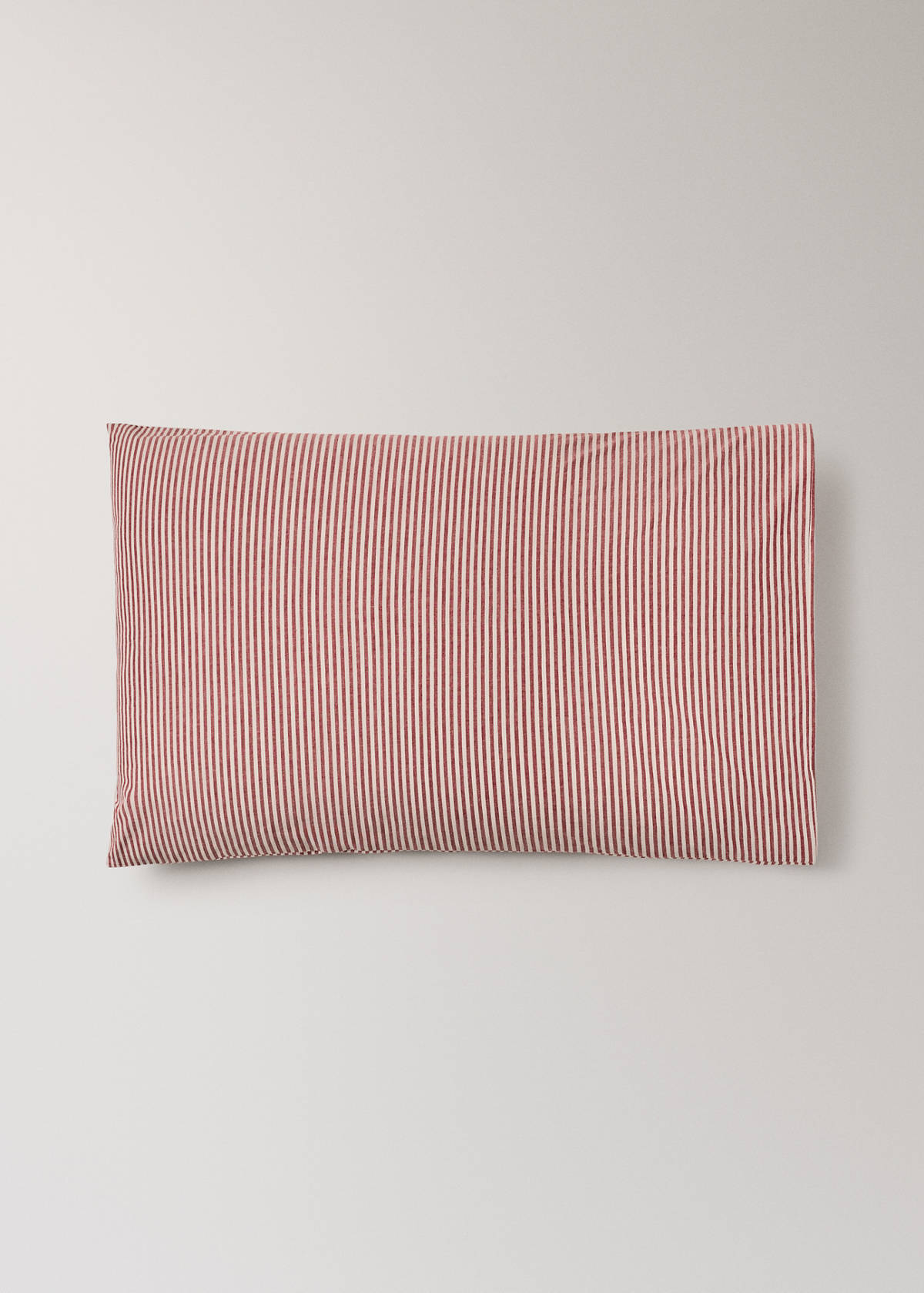 Two striped cotton pillowcases 50 x 75 cm — Red